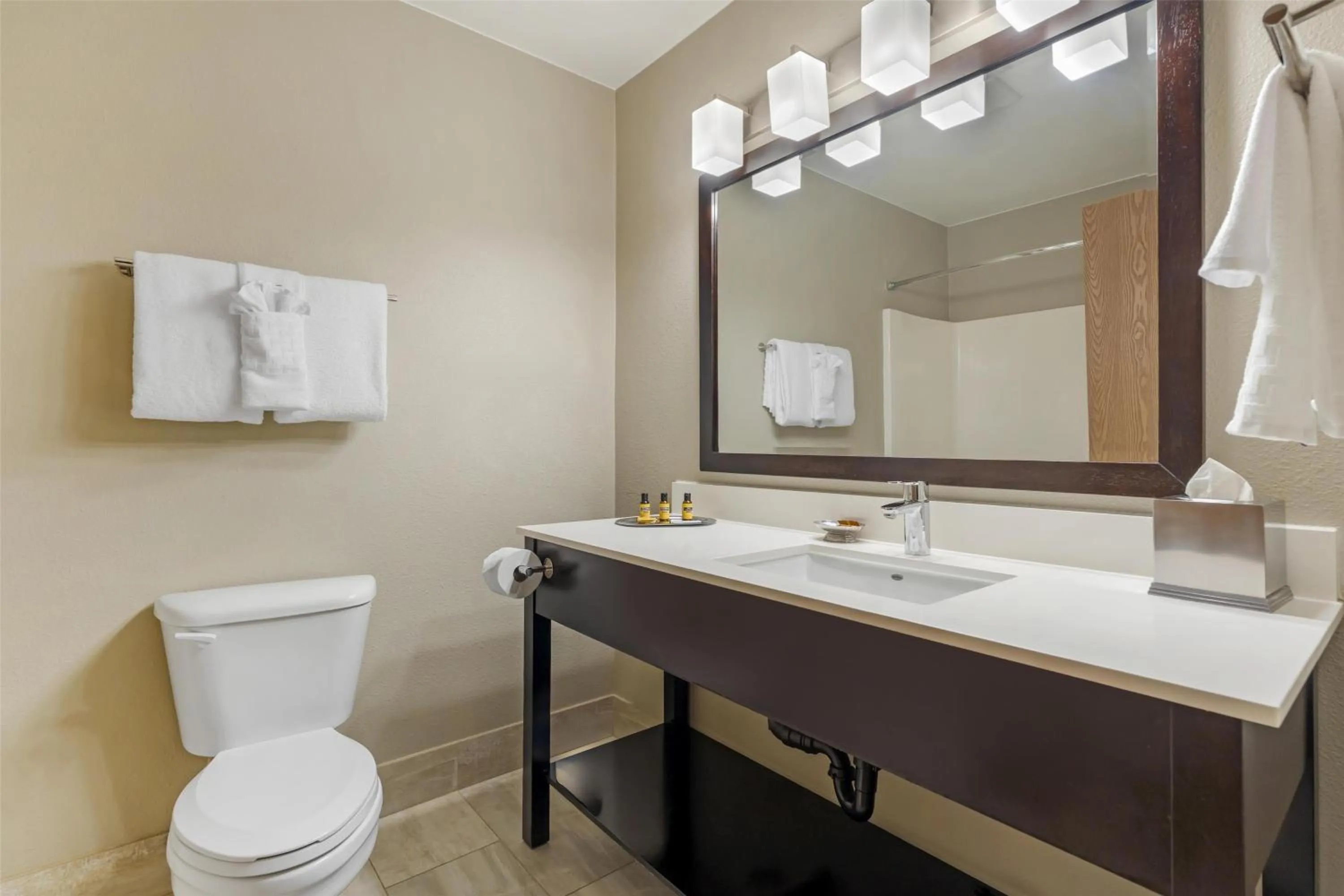 Bathroom in Best Western Plus Aberdeen