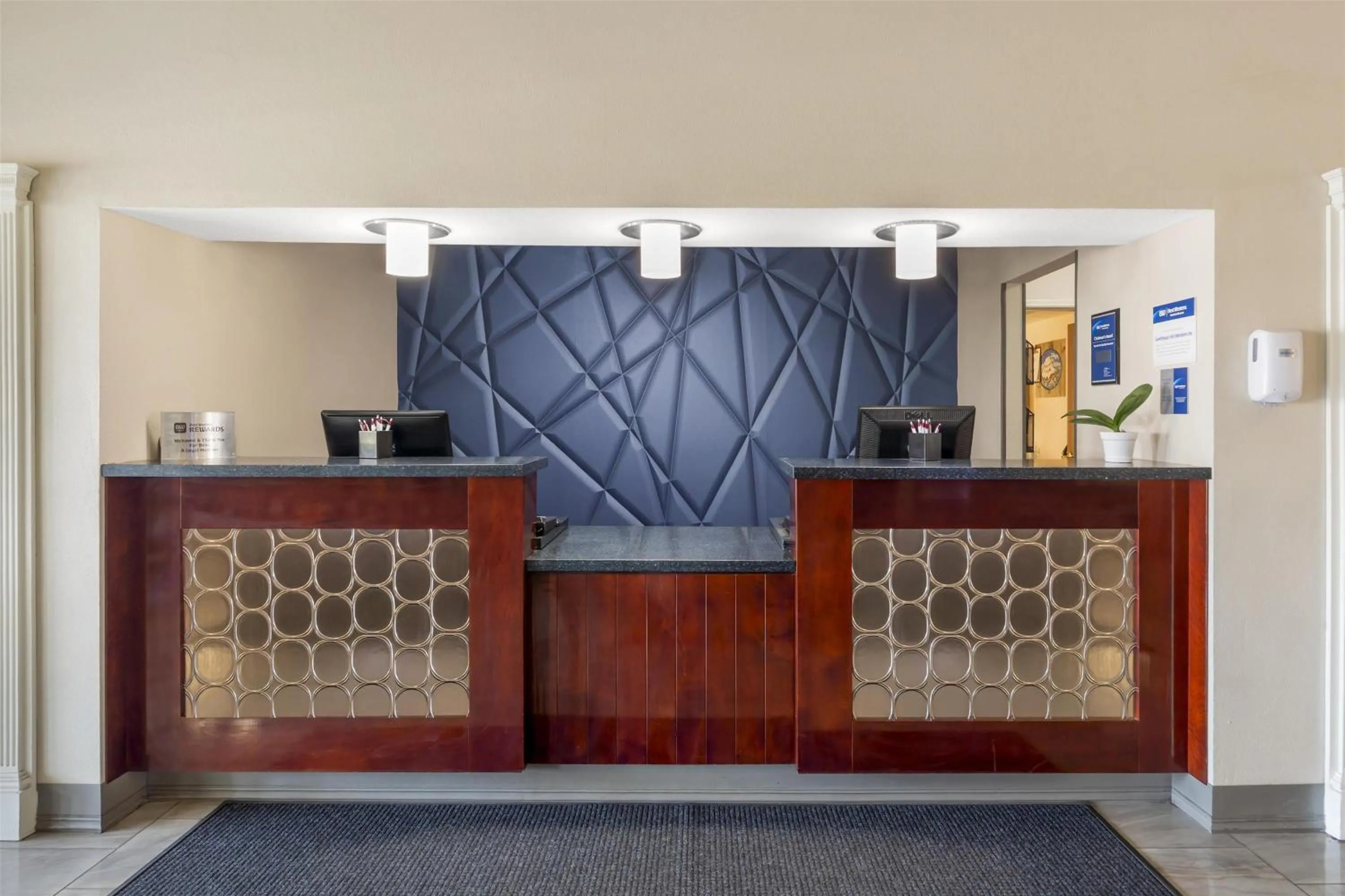 Lobby or reception in Best Western Plus Aberdeen