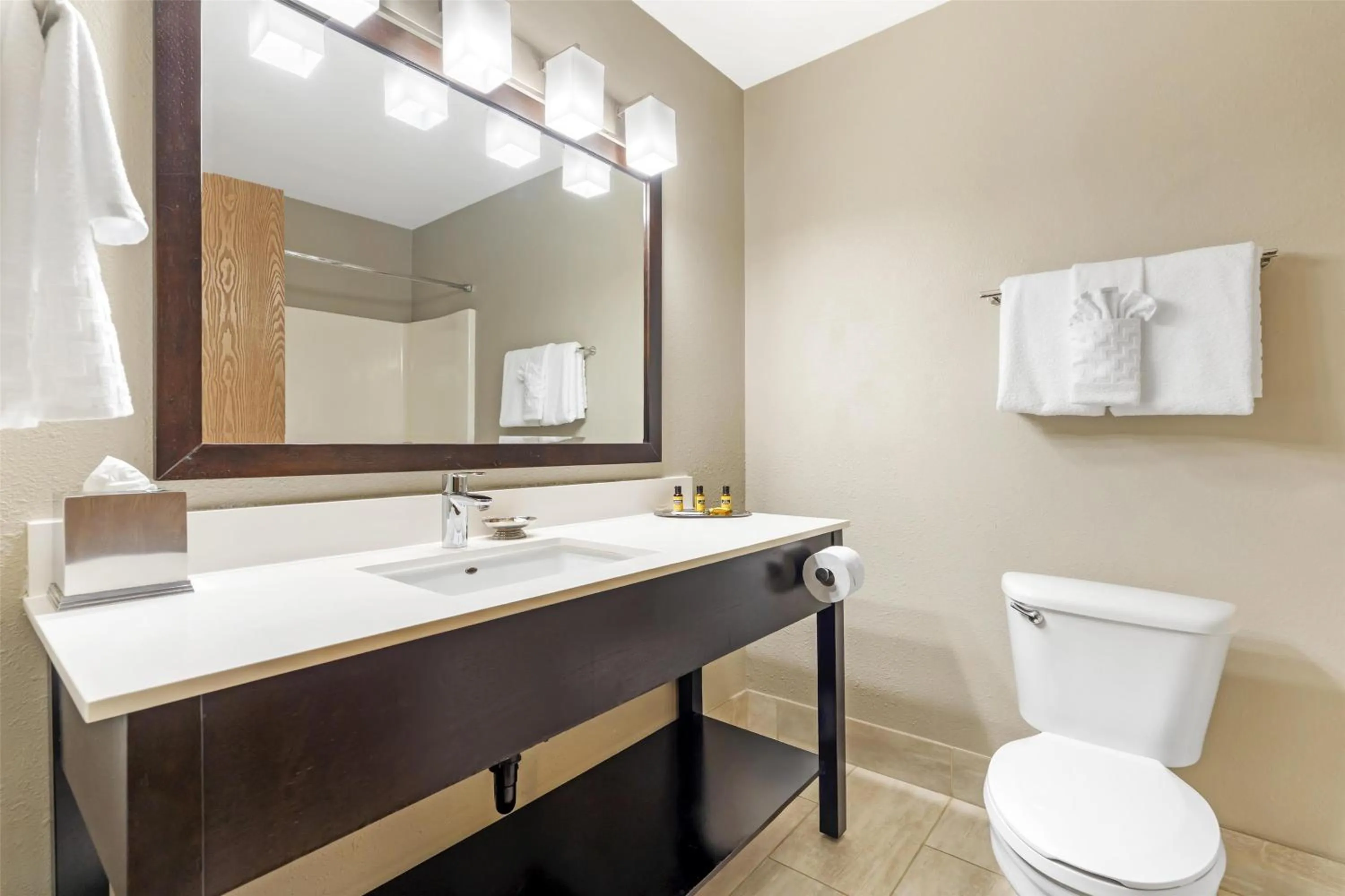Bathroom in Best Western Plus Aberdeen