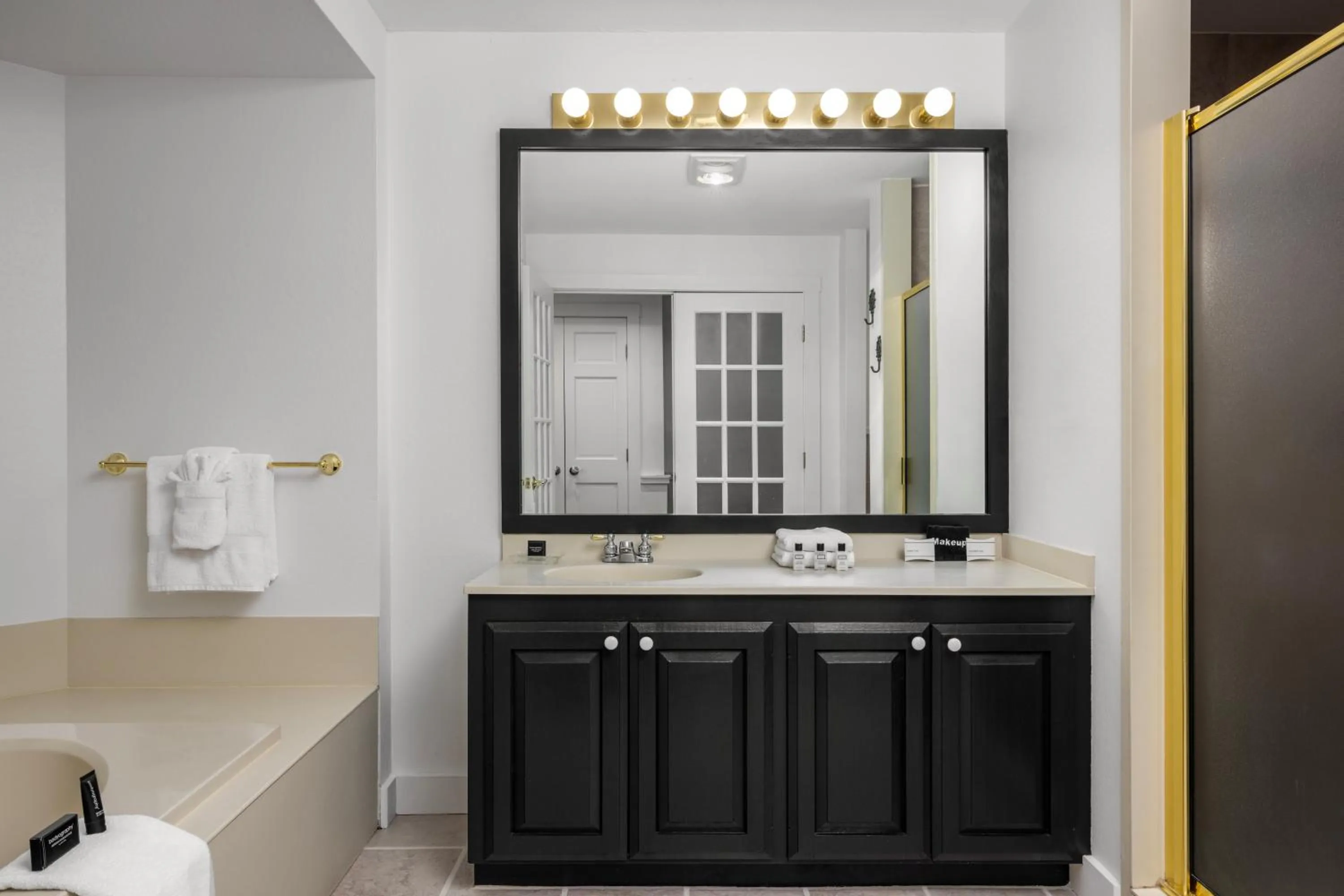 Spruce Point Inn Resort and Spa