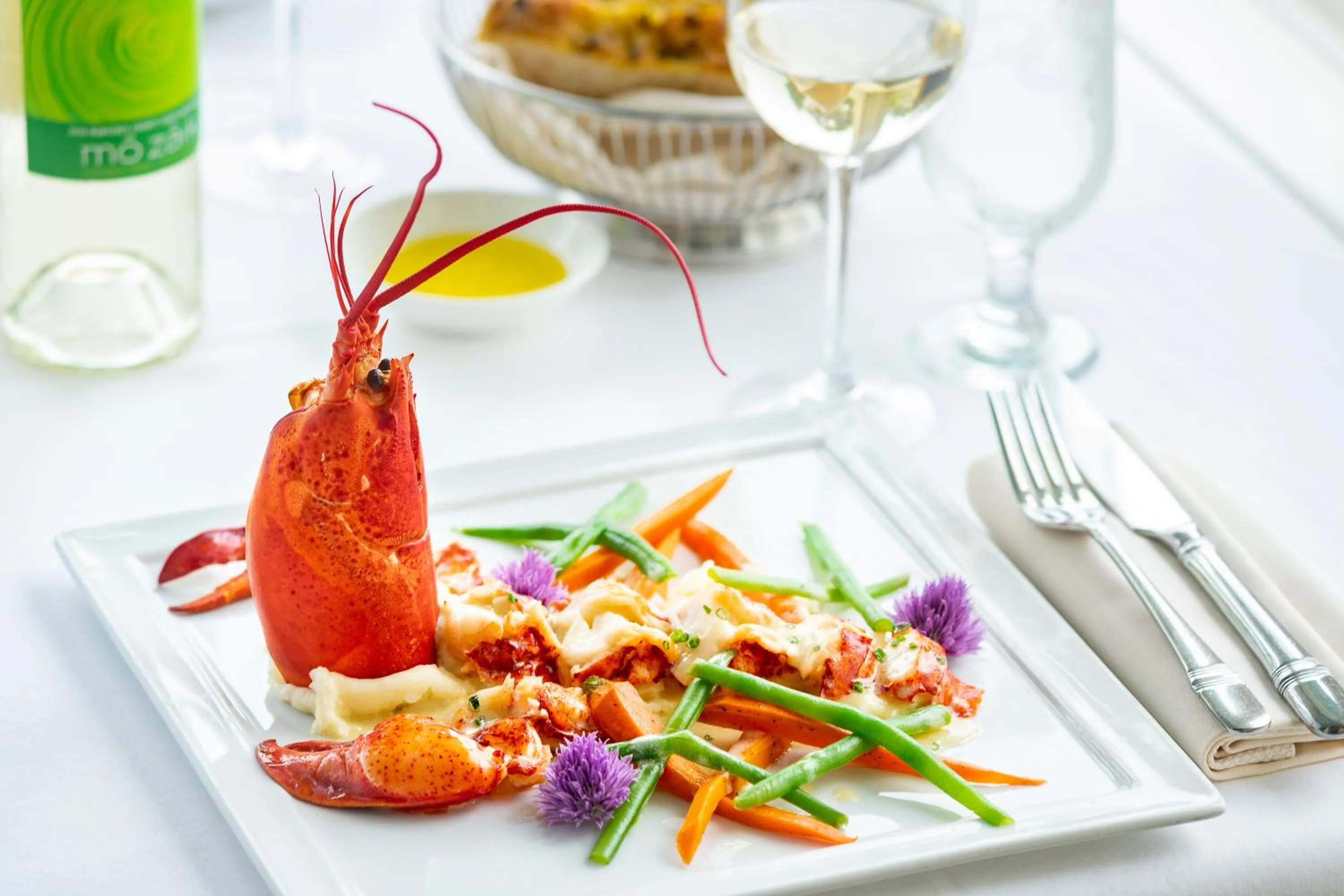 Meals in Spruce Point Inn Resort and Spa