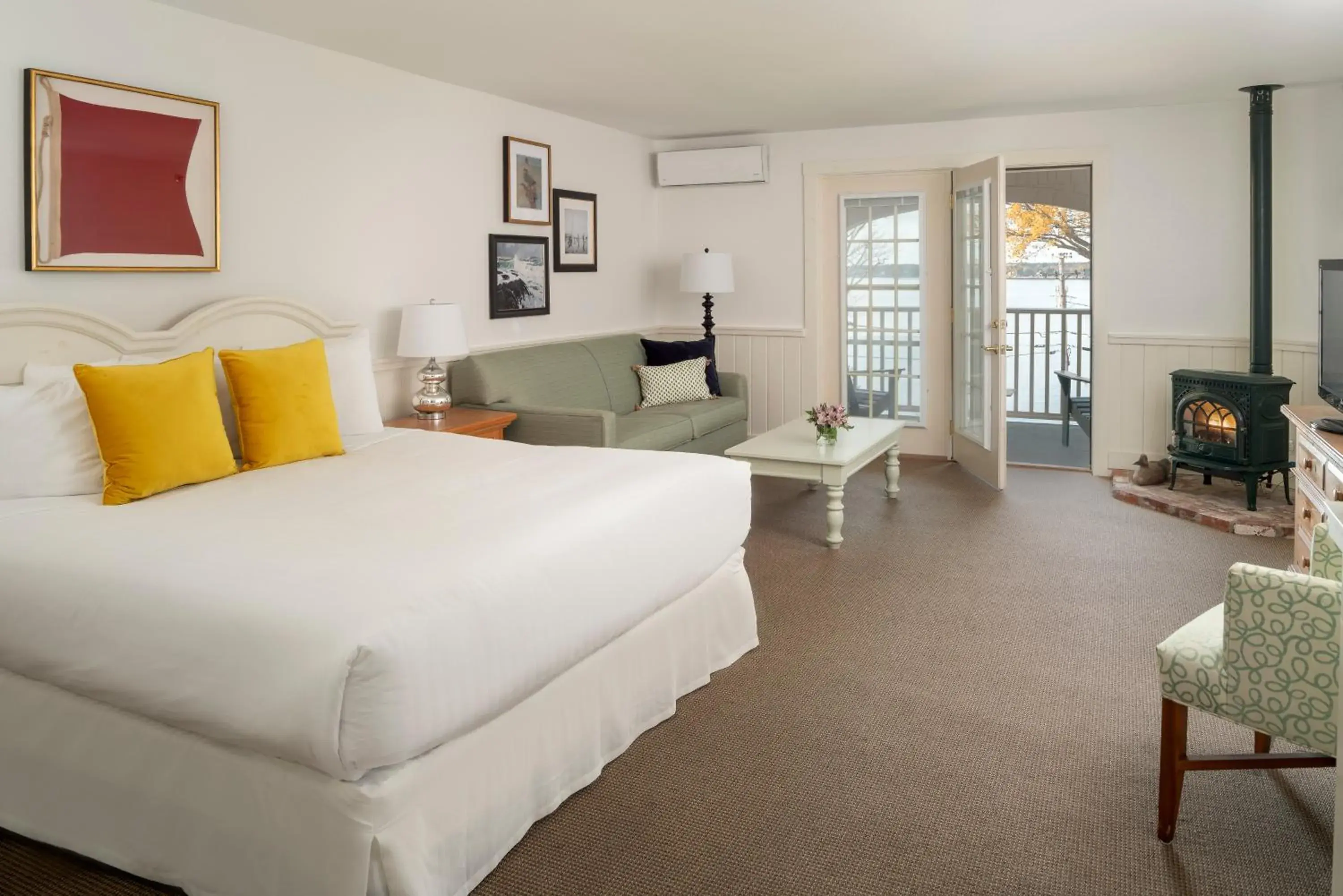 Double Room - Disability Access in Spruce Point Inn Resort and Spa Double Room - Disability Access in Spruce Point Inn Resort and Spa