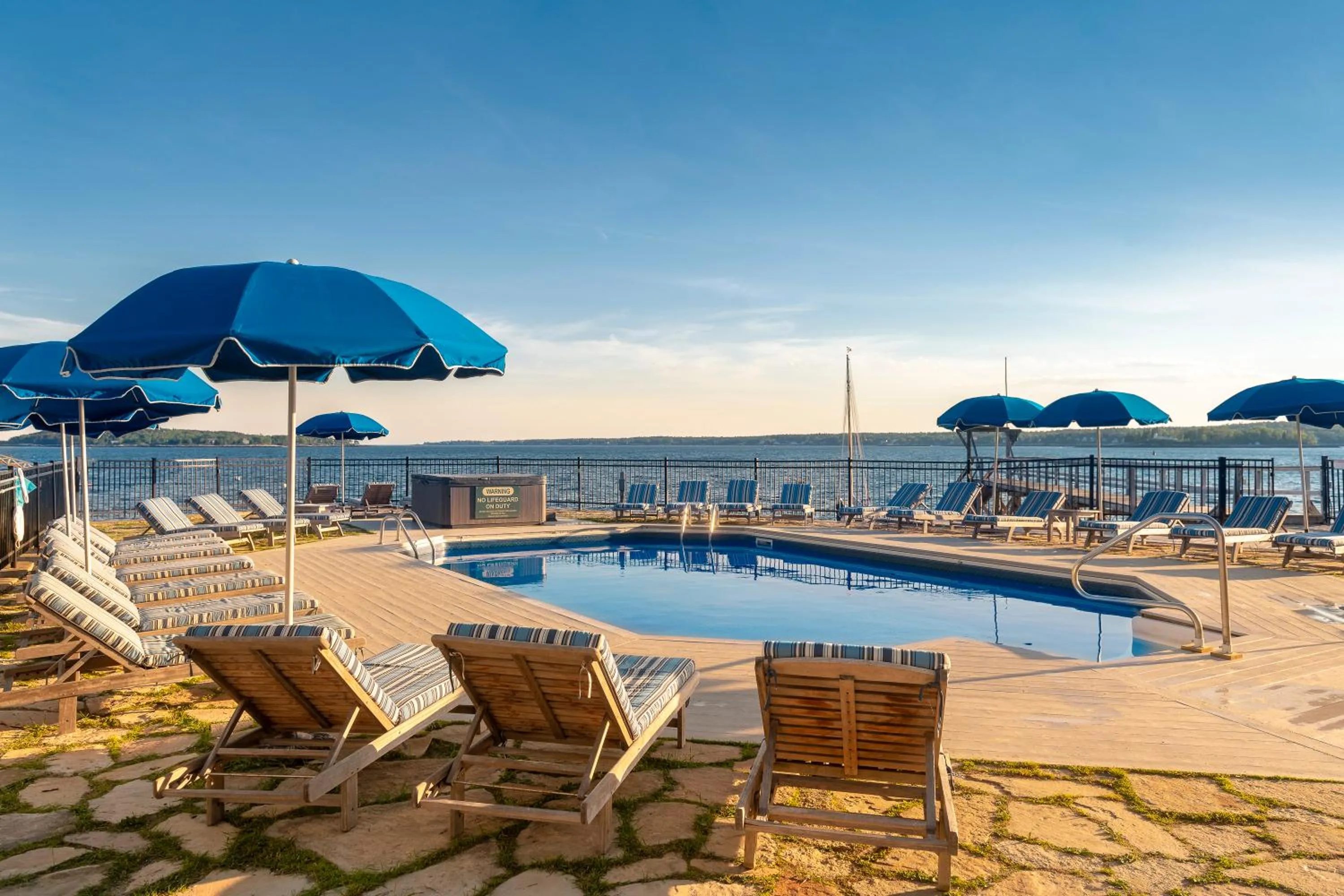 Swimming pool in Spruce Point Inn Resort and Spa