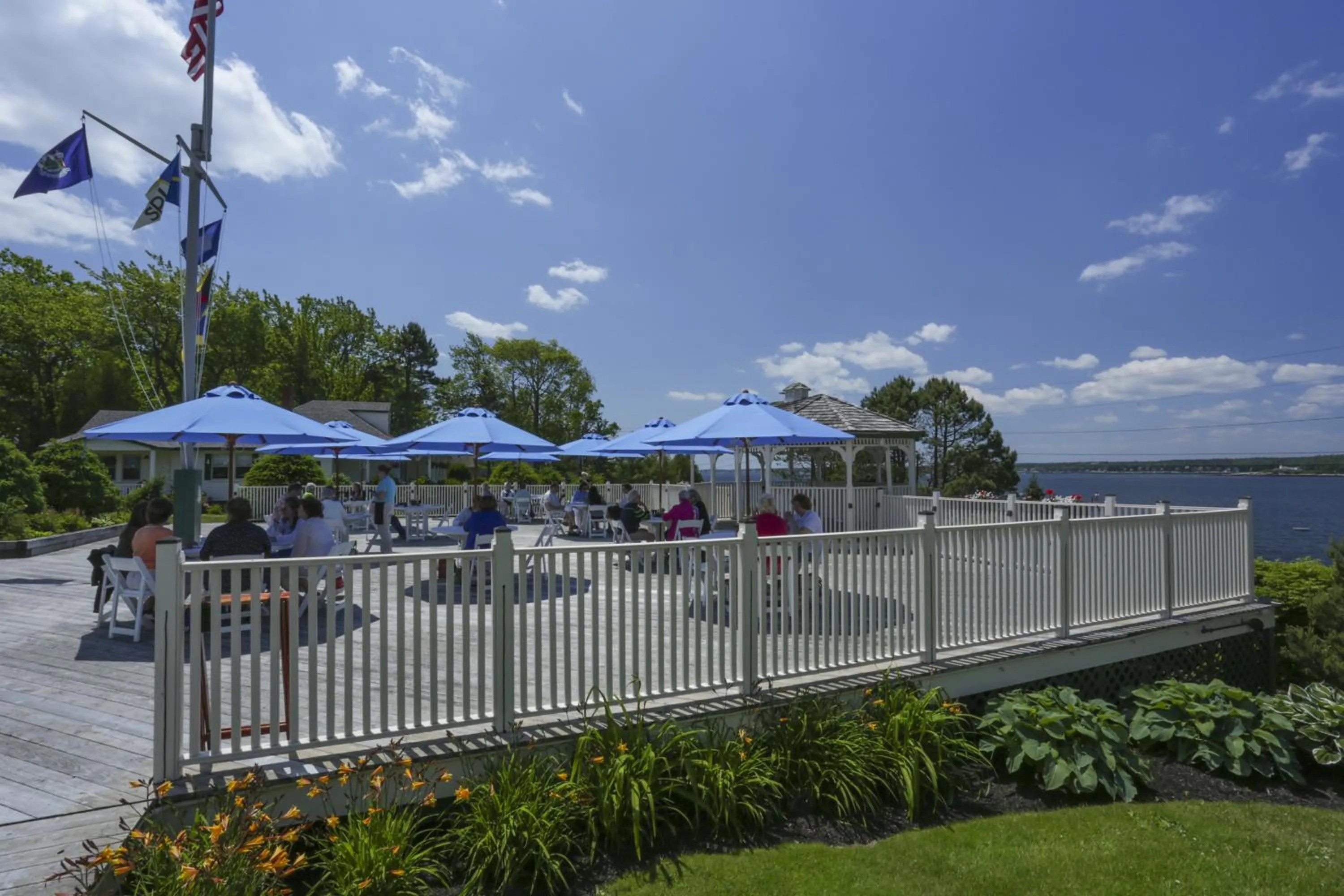 Restaurant/places to eat in Spruce Point Inn Resort and Spa
