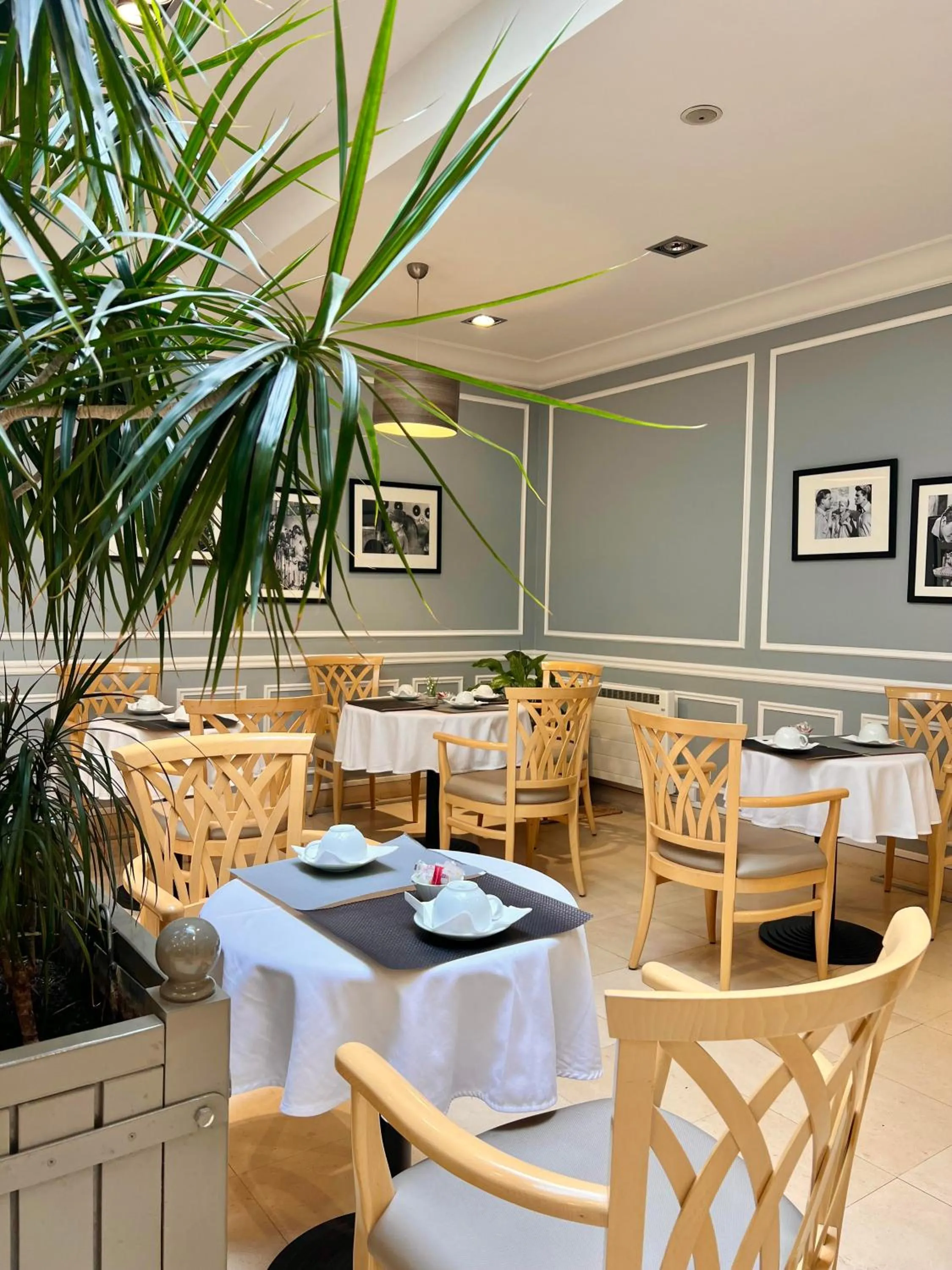 Restaurant/places to eat in Hôtel Central Saint Germain