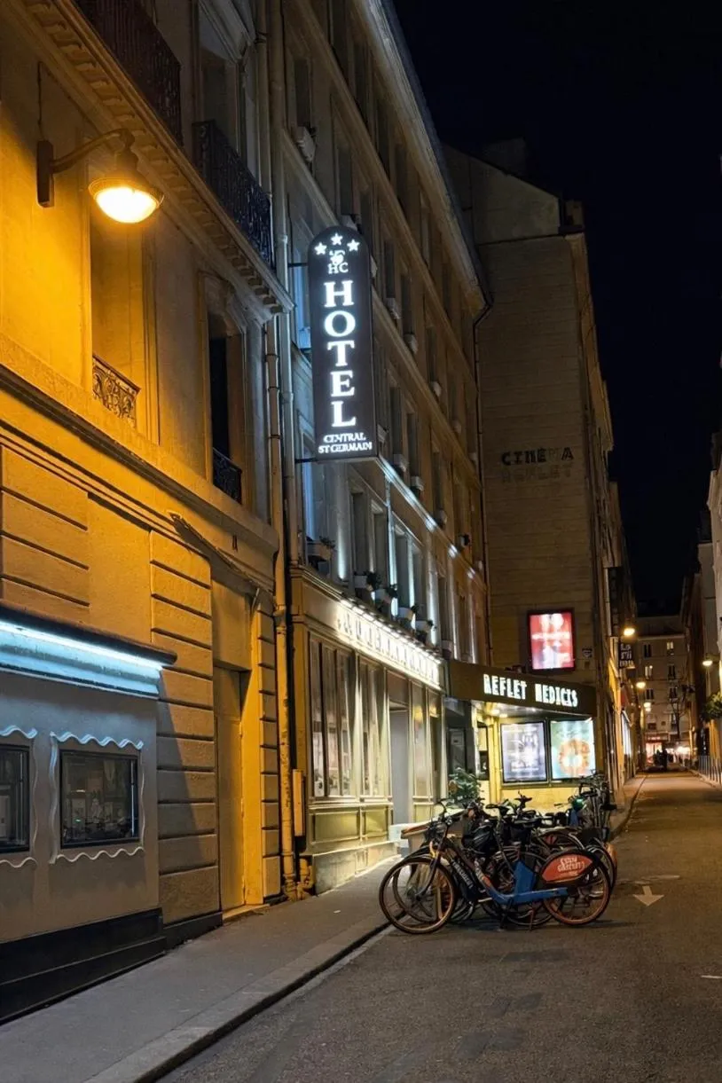 Property building in Hôtel Central Saint Germain