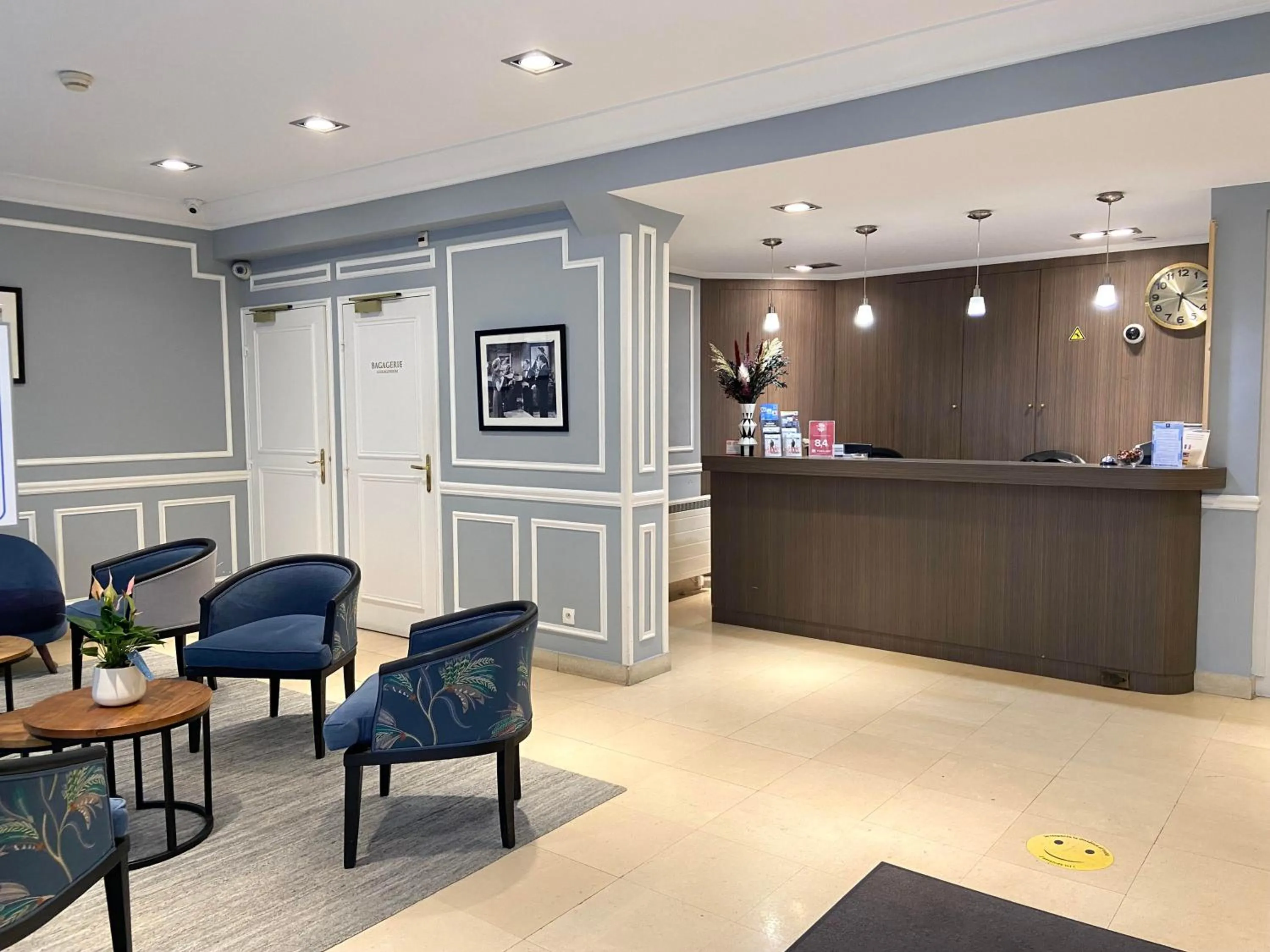 Lobby or reception in Hôtel Central Saint Germain