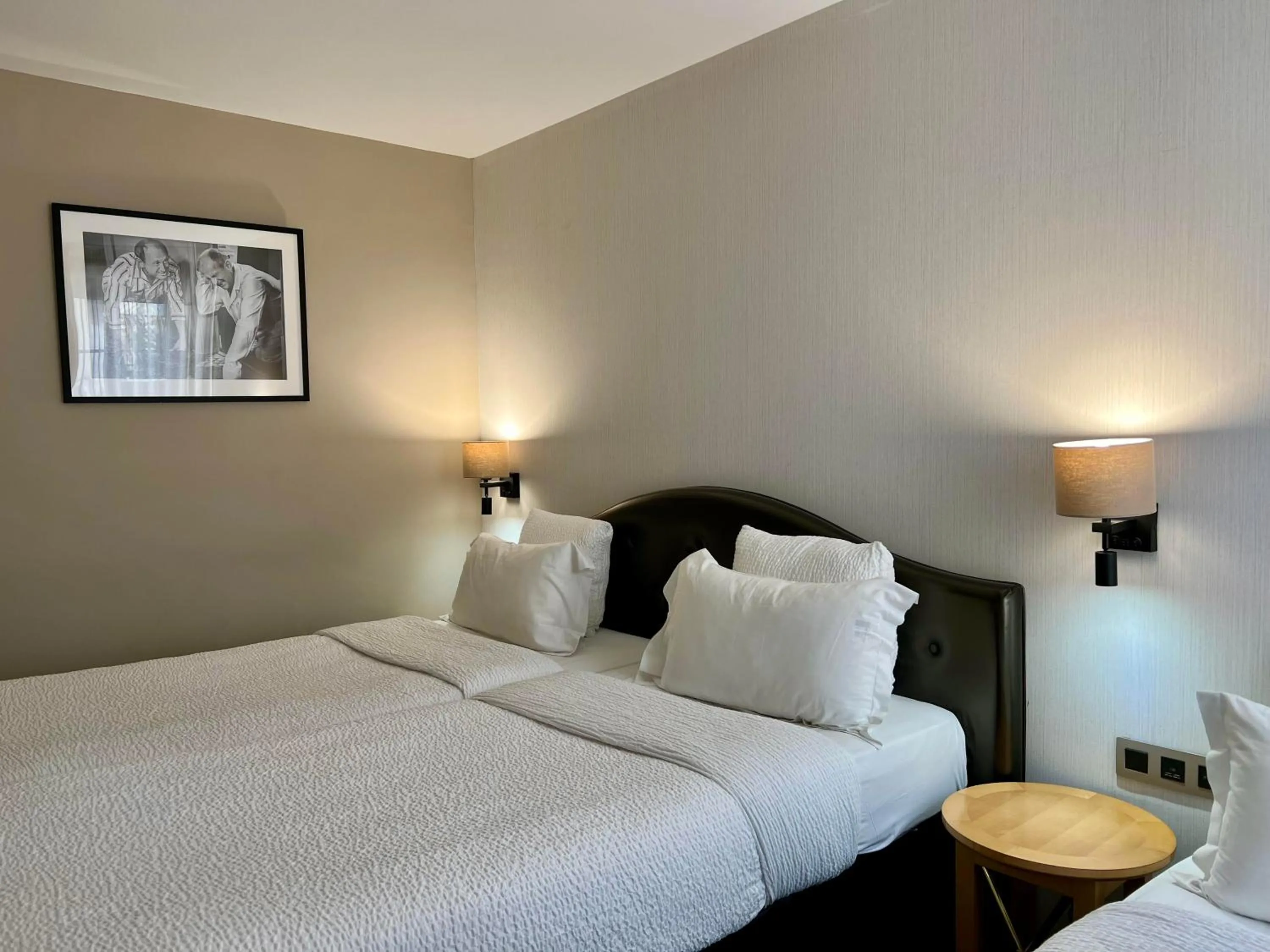 Bedroom, Bed in Hôtel Central Saint Germain