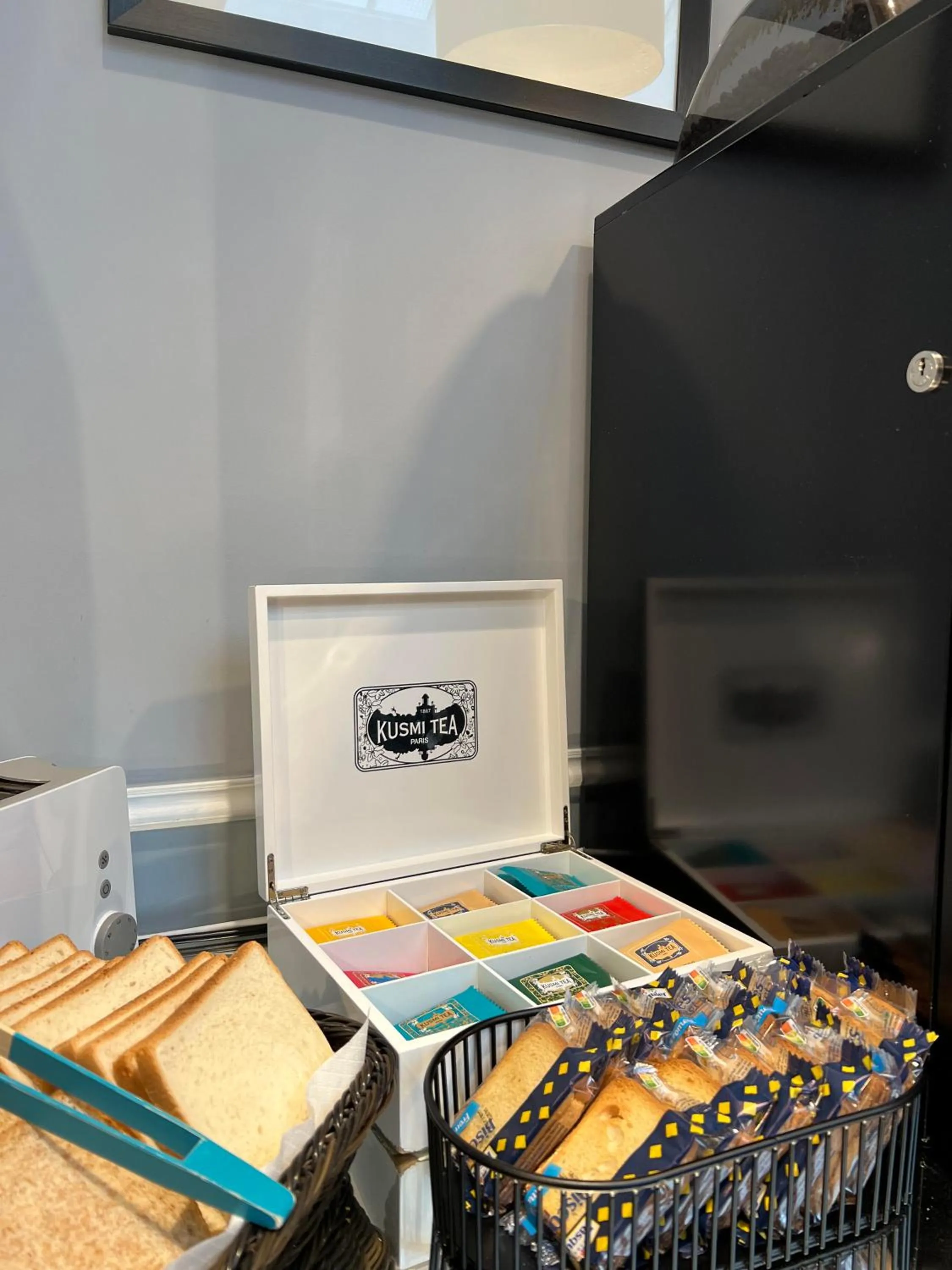 Food and drinks in Hôtel Central Saint Germain