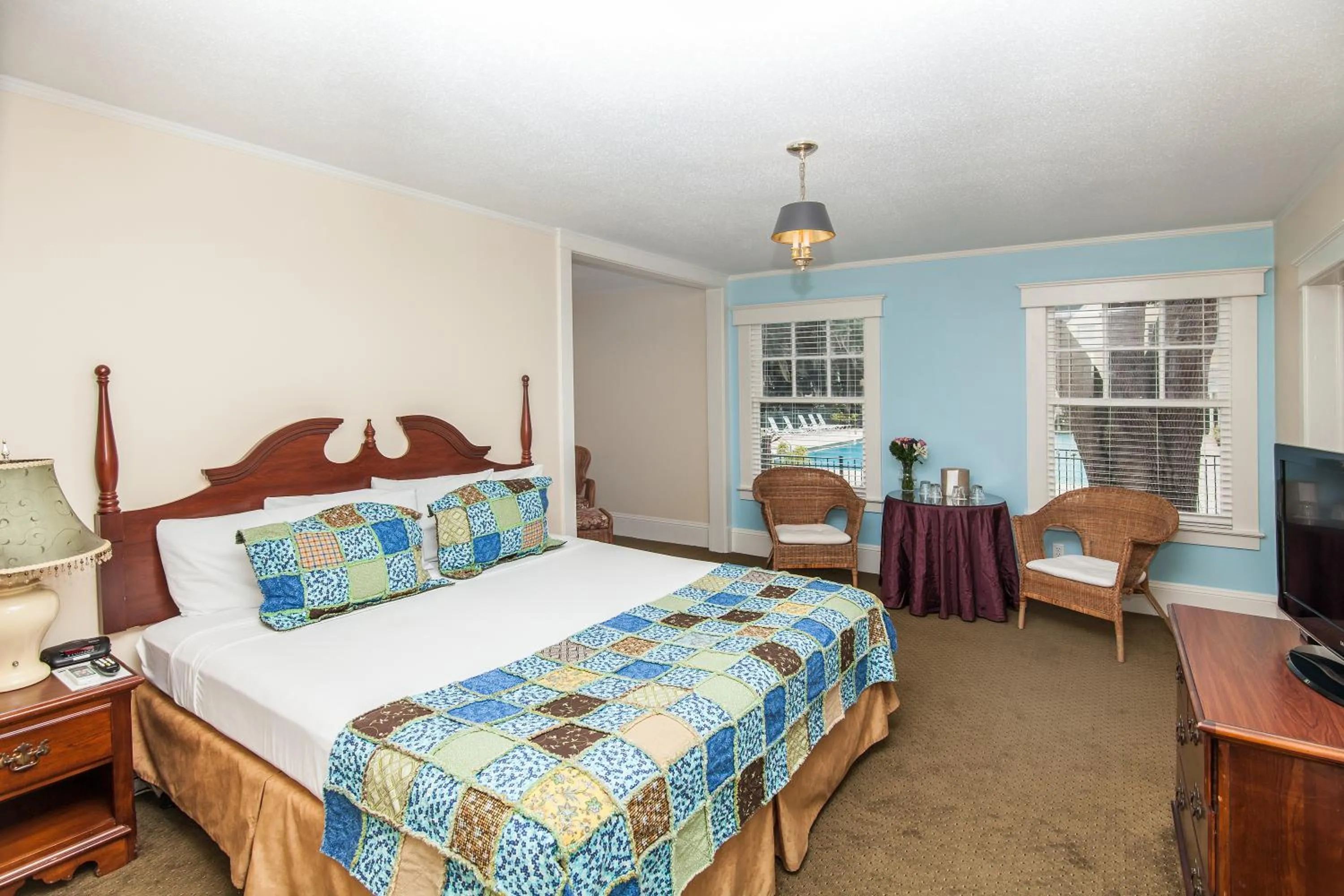 Day, Bed in Lakeside Inn on Lake Dora