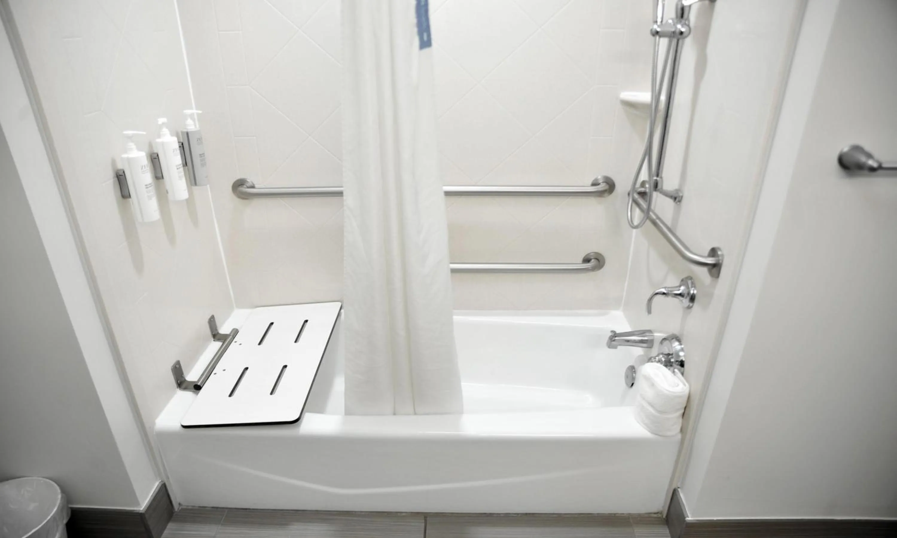 Bathroom in Hampton Inn Oxford/Conference Center