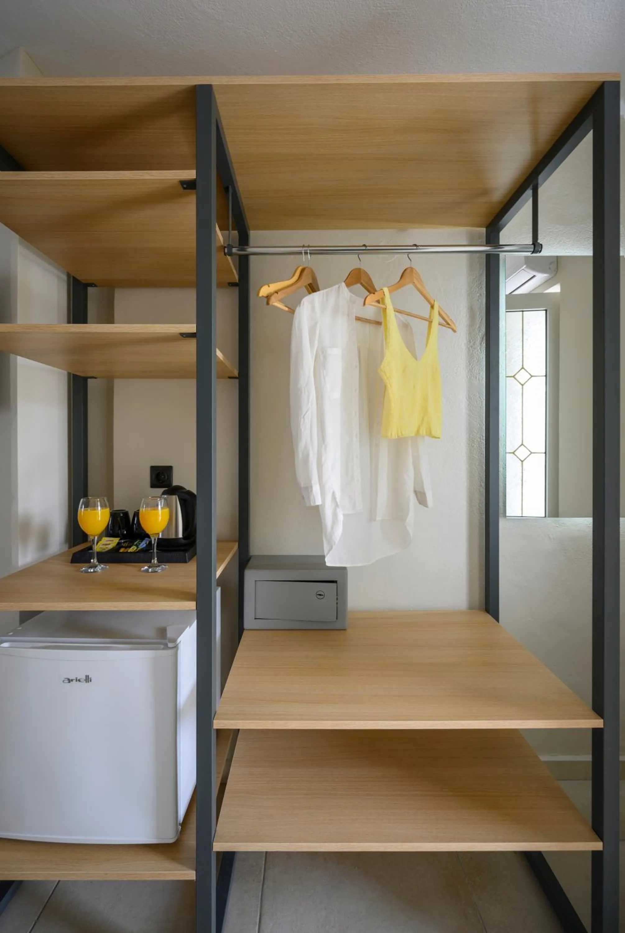 Photo of the whole room in Mare Boutique