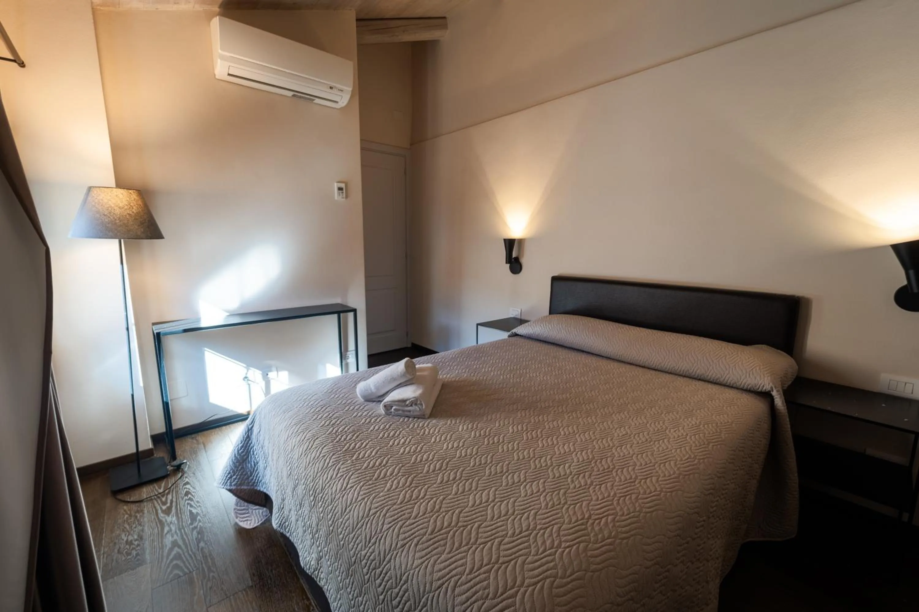 Bed in PALAZZO DE' ROSSI HOTEL