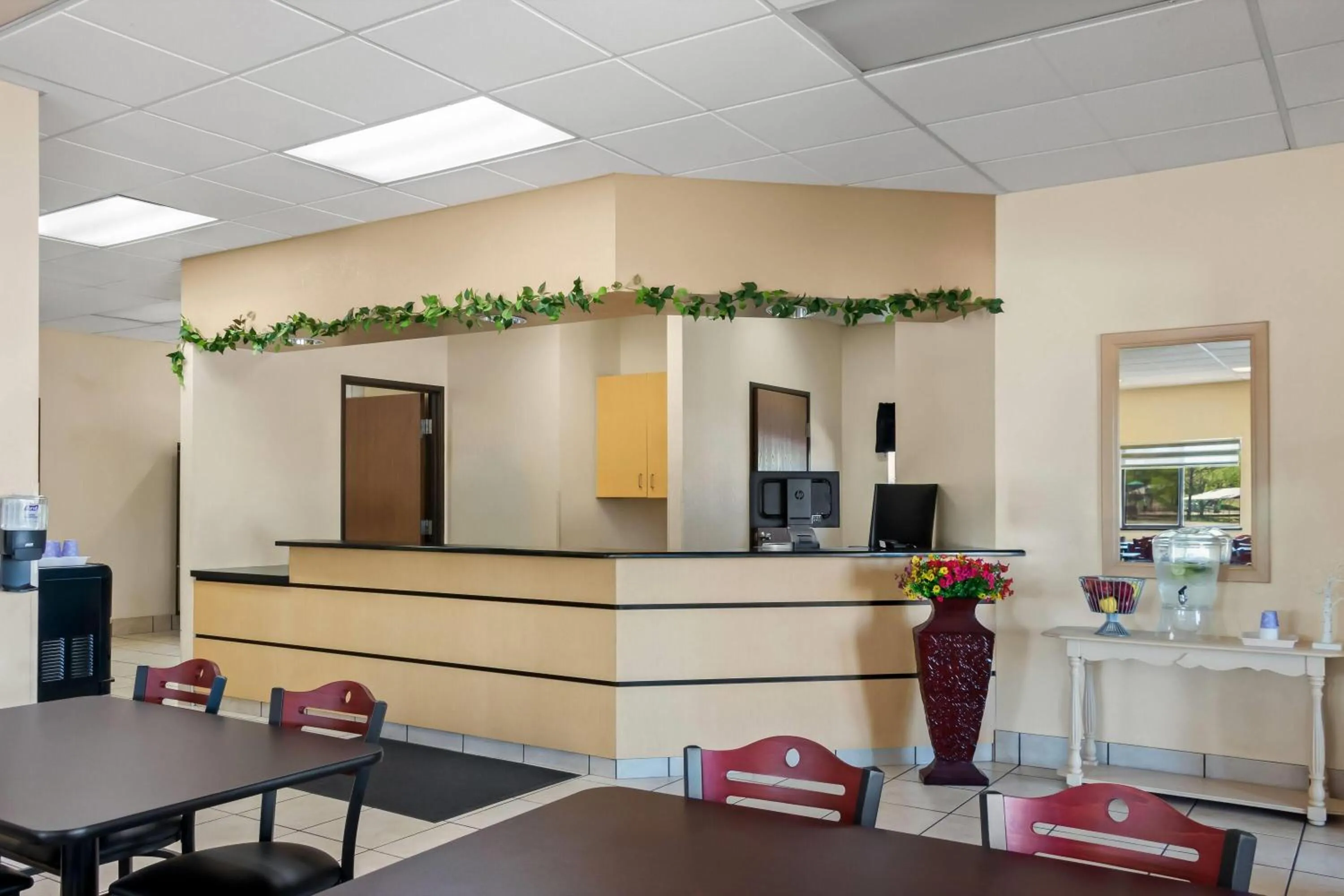 Lobby or reception in Super 8 by Wyndham Santa Rosa