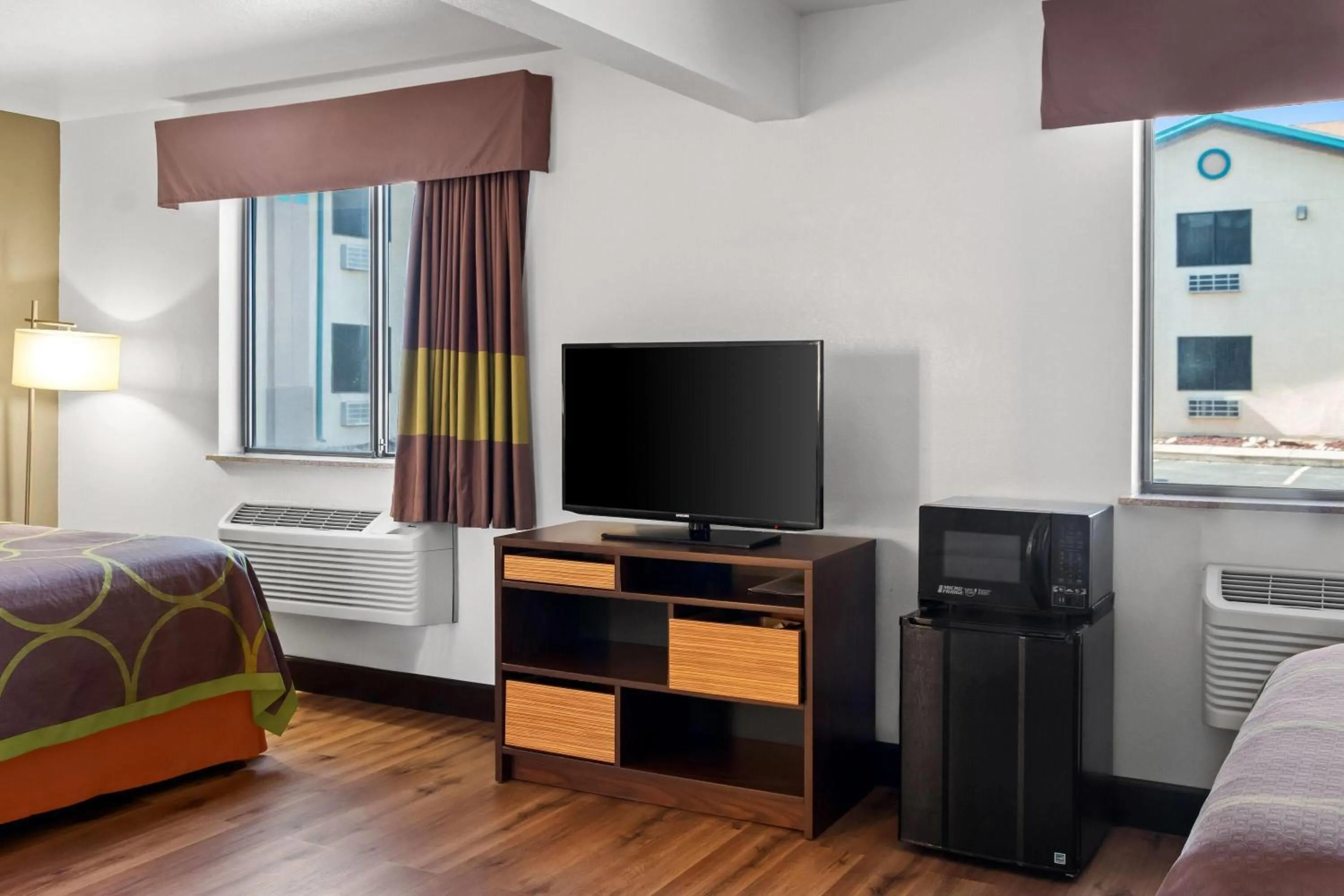 Bed in Super 8 by Wyndham Santa Rosa