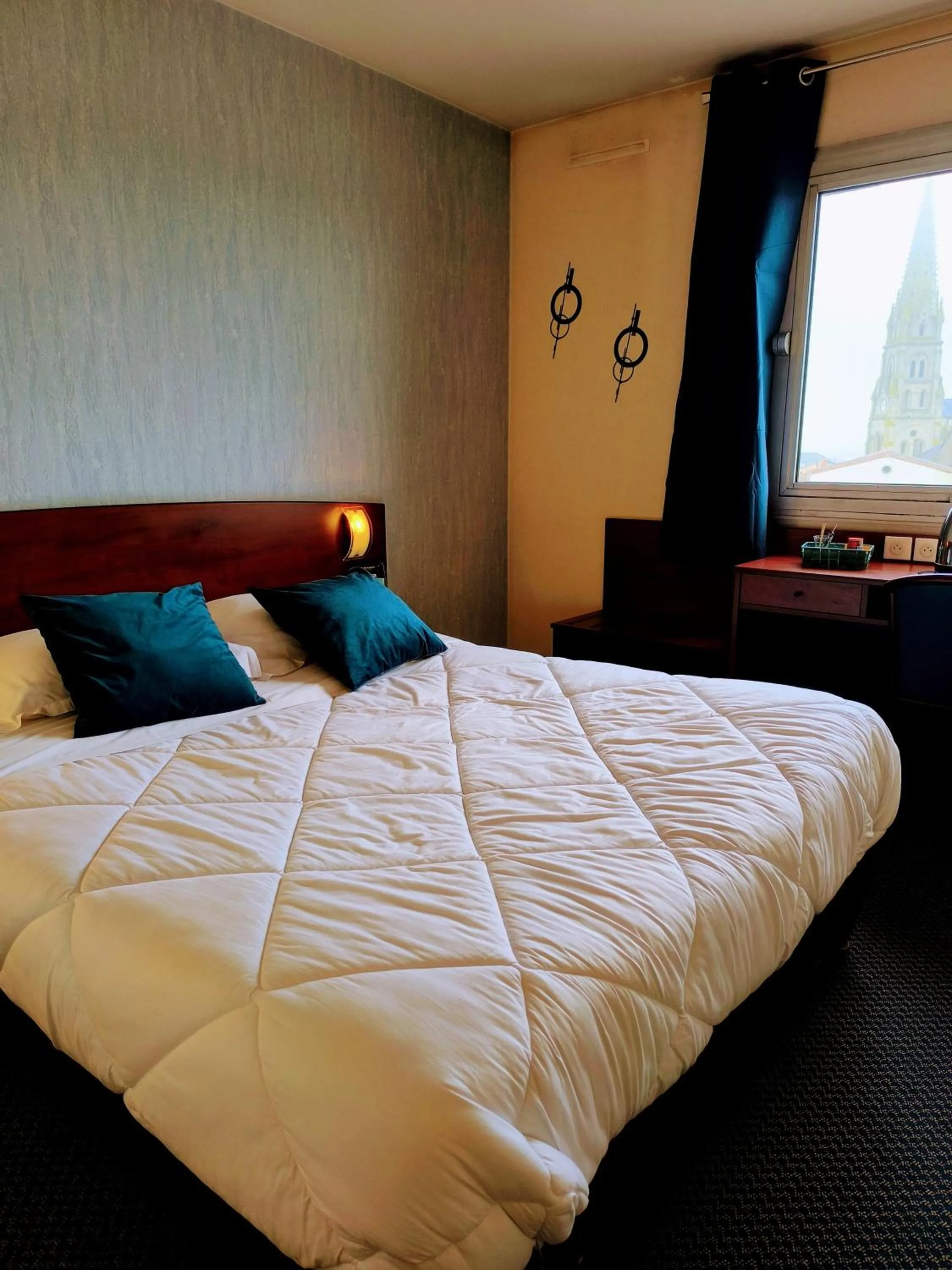 Bedroom, Bed in Hôtel Saint Jacques