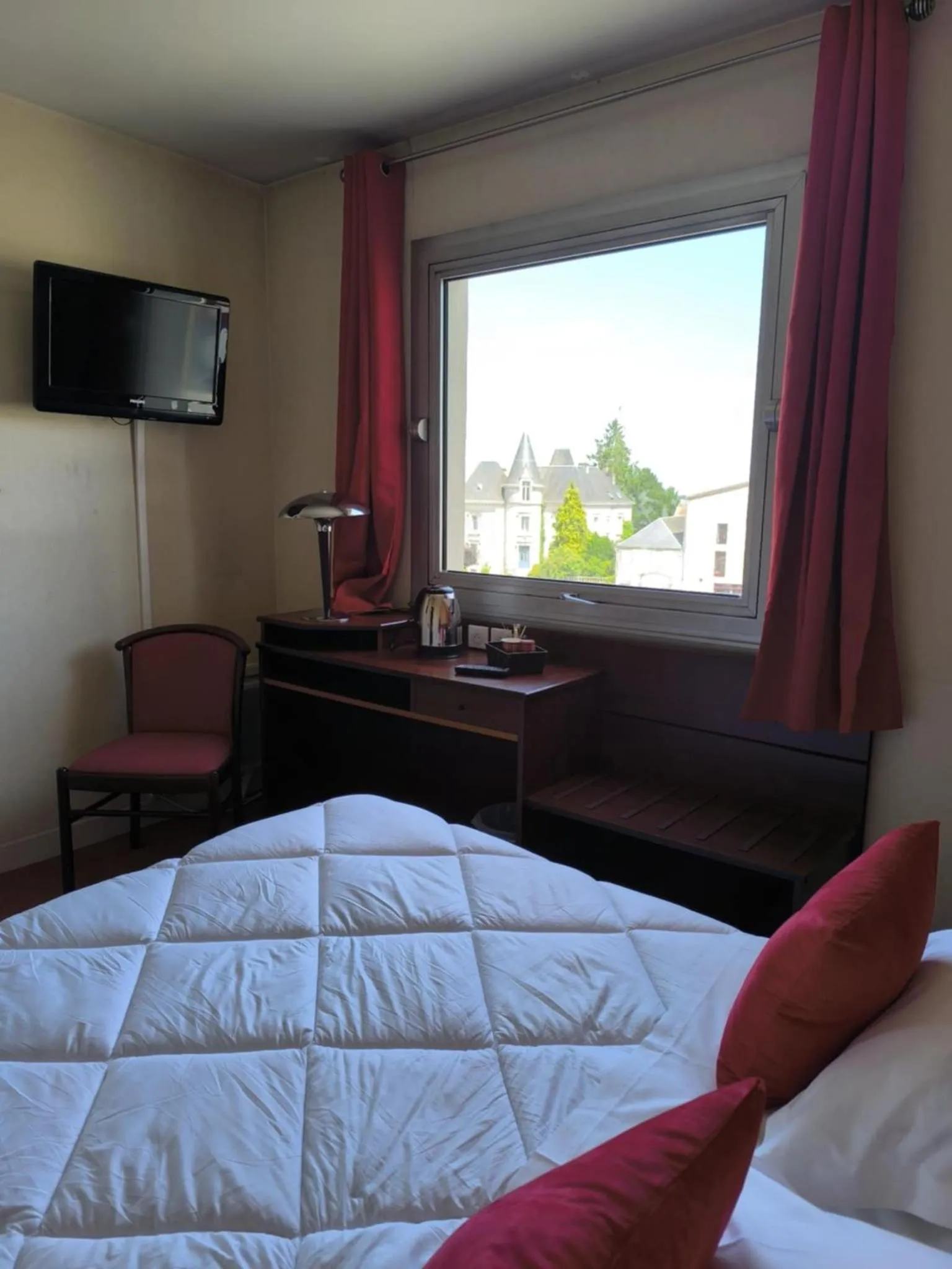 Bedroom, Bed in Hôtel Saint Jacques