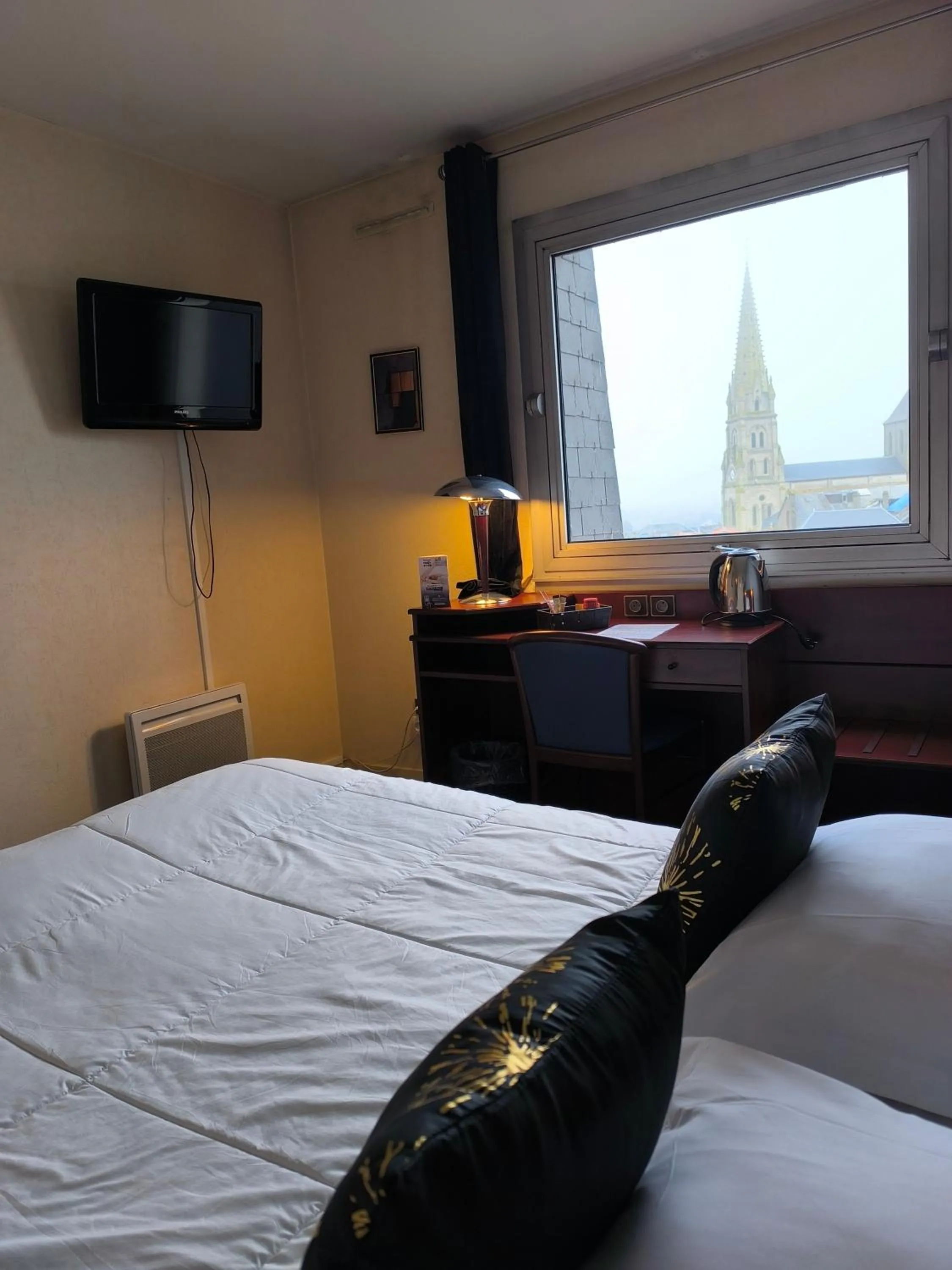 Bedroom, Bed in Hôtel Saint Jacques