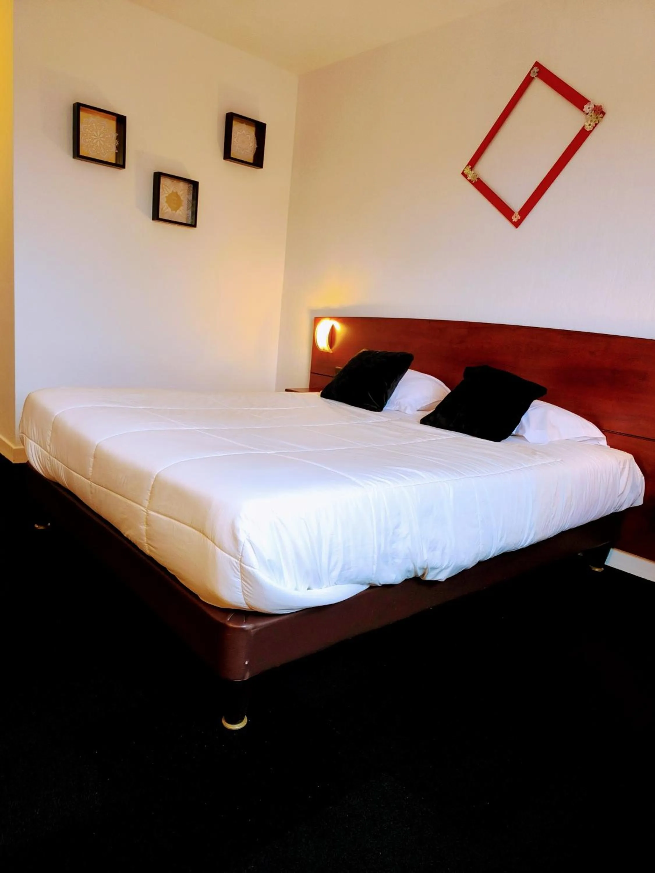 Bedroom, Bed in Hôtel Saint Jacques