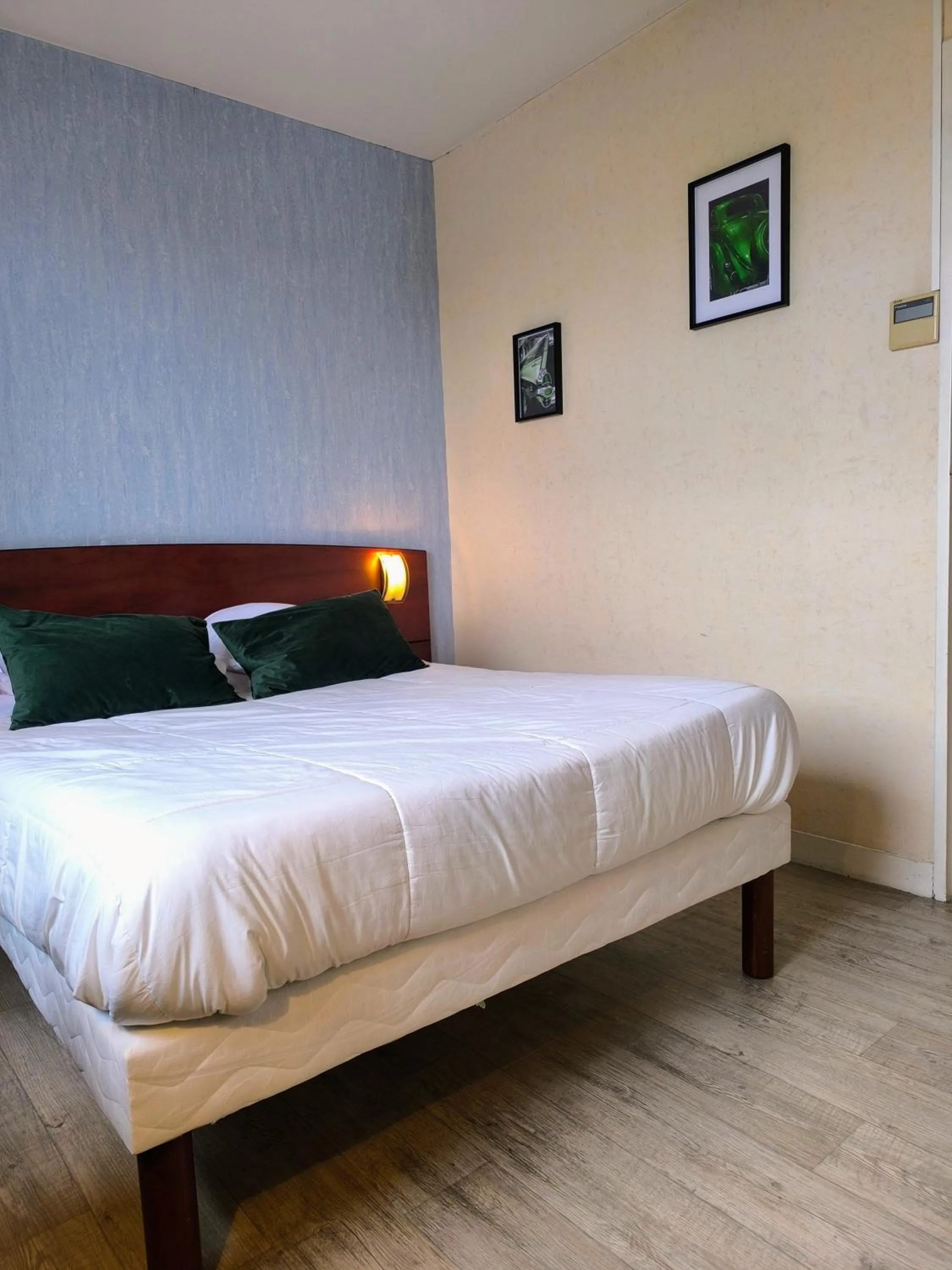 Bedroom, Bed in Hôtel Saint Jacques