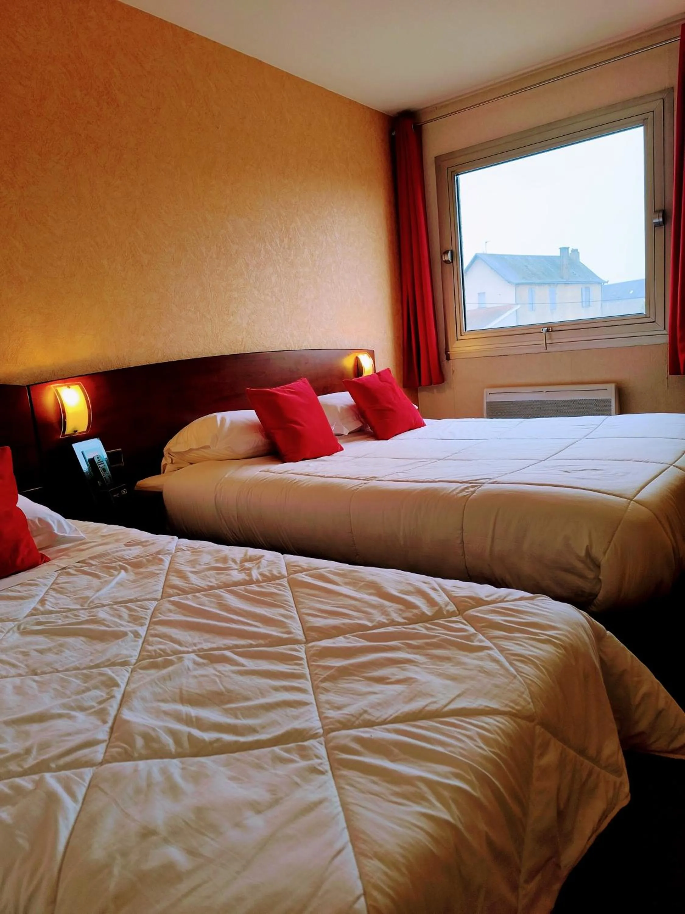 Bedroom, Bed in Hôtel Saint Jacques