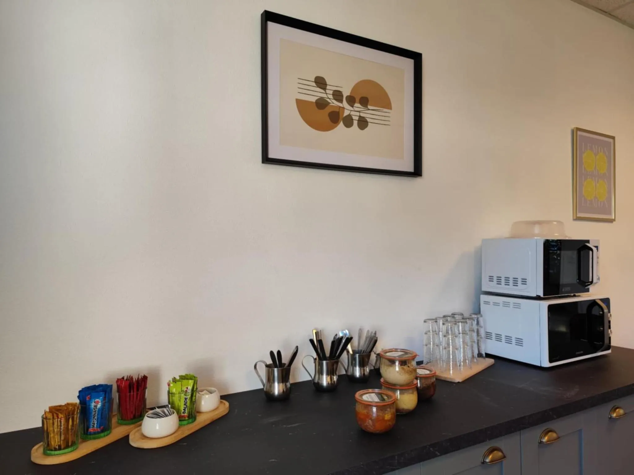 Communal kitchen in Hôtel Saint Jacques