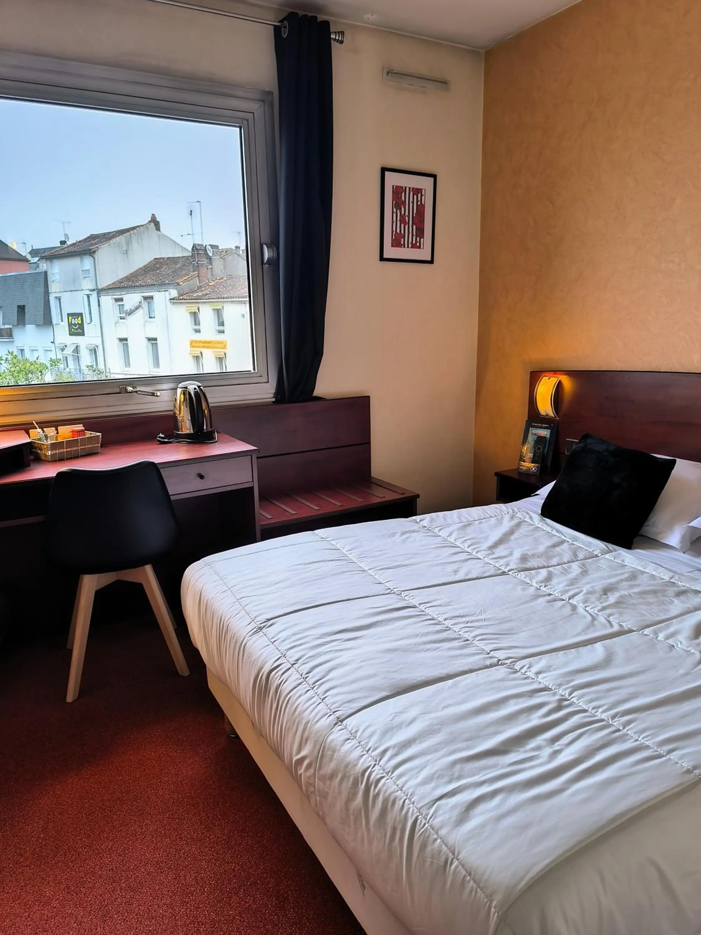 Bedroom, Bed in Hôtel Saint Jacques