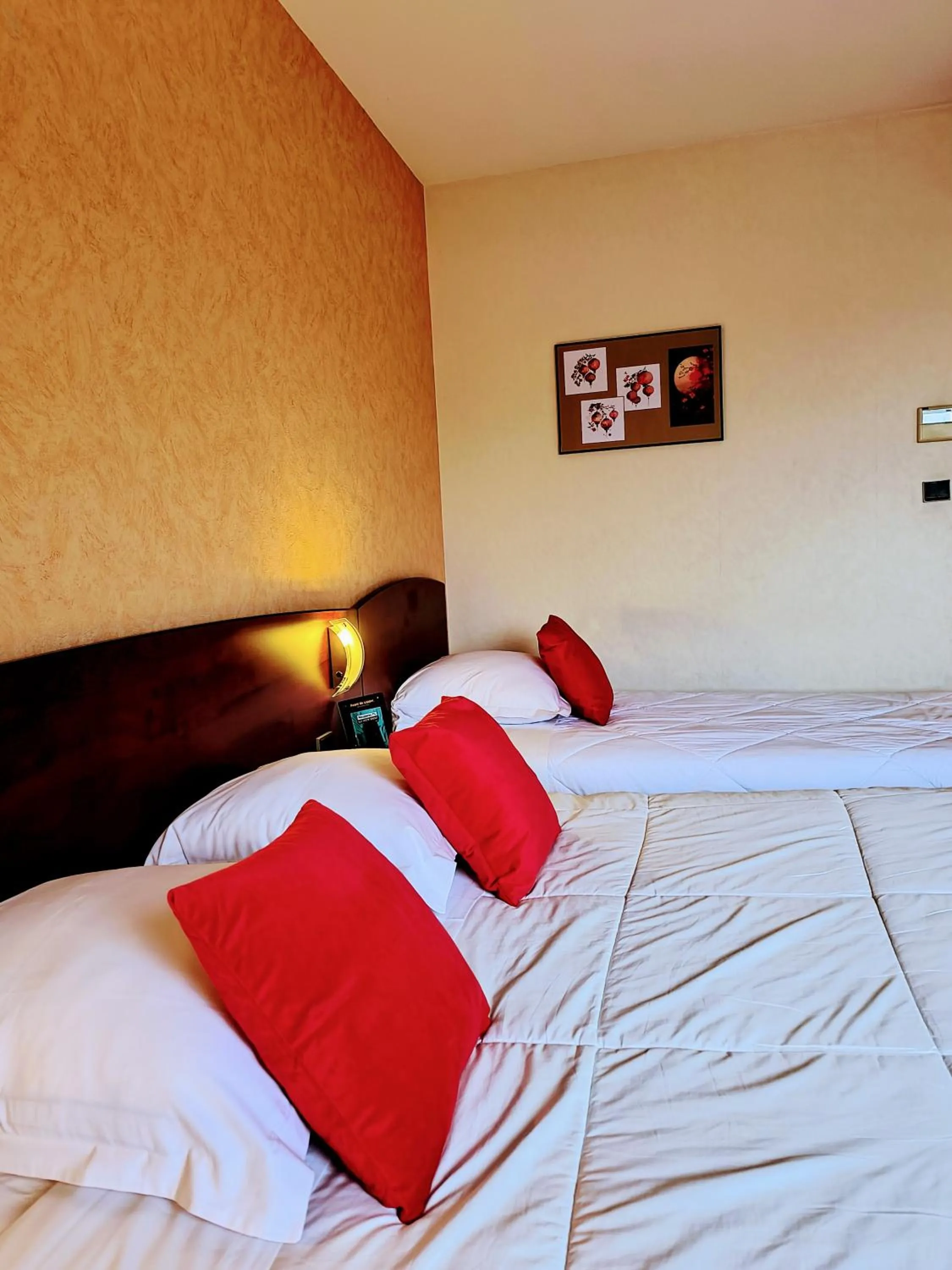 Bedroom, Bed in Hôtel Saint Jacques