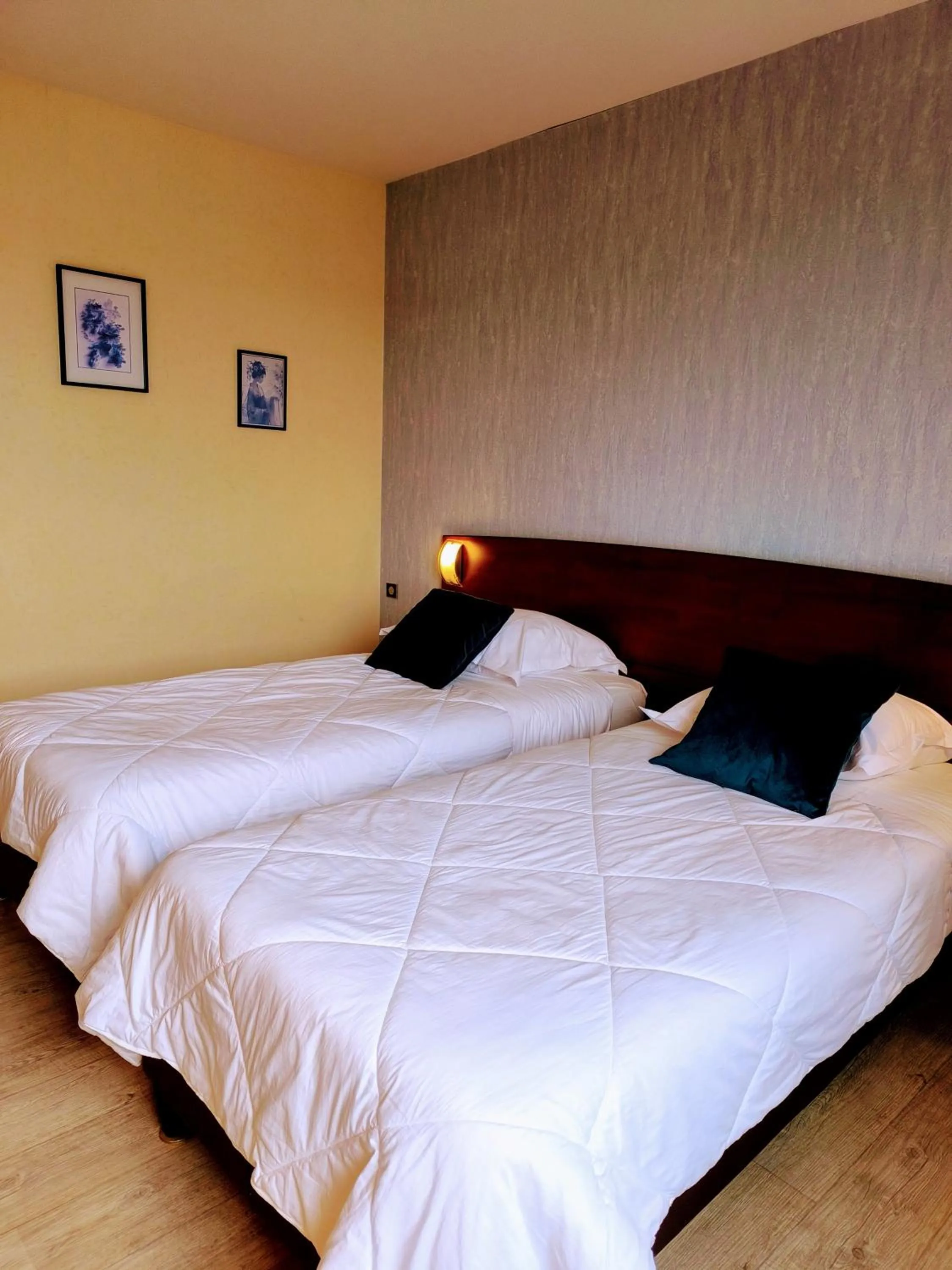 Bedroom, Bed in Hôtel Saint Jacques