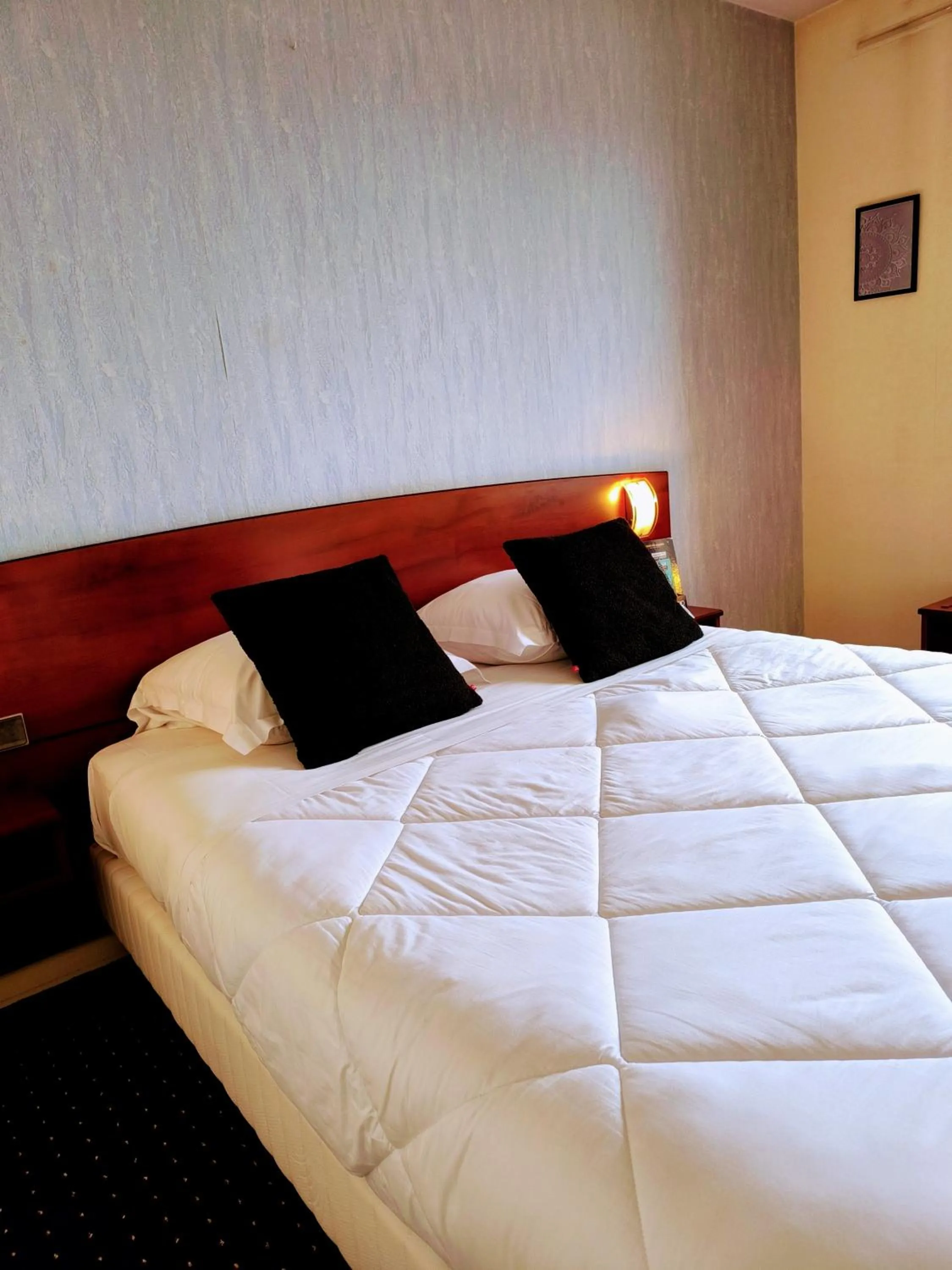 Bedroom, Bed in Hôtel Saint Jacques