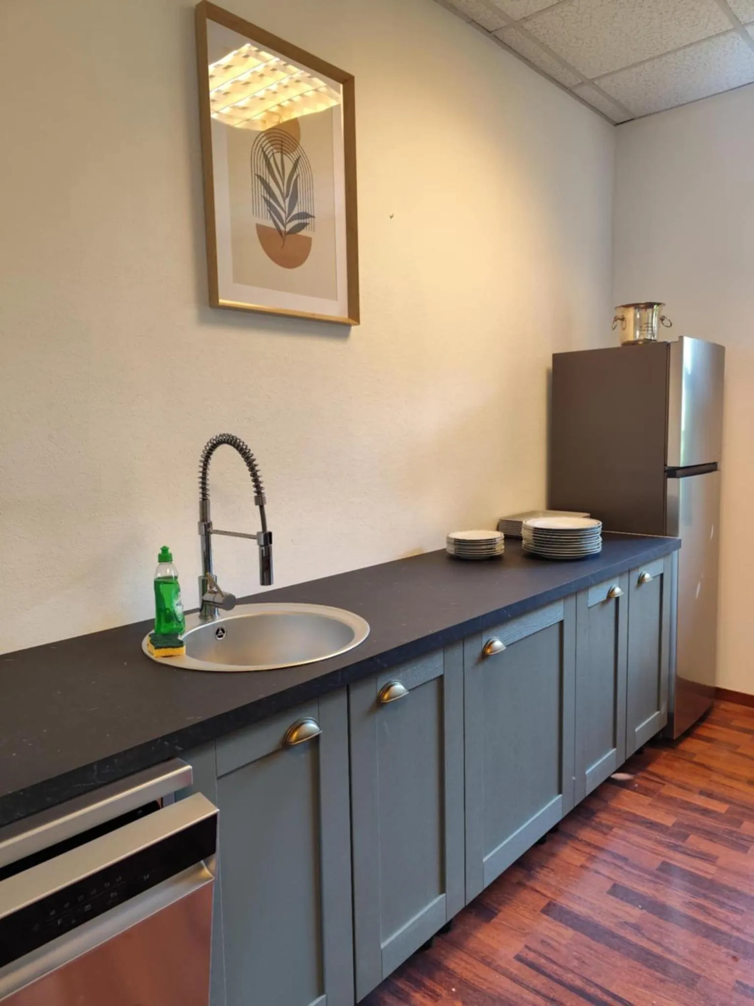 Communal kitchen in Hôtel Saint Jacques