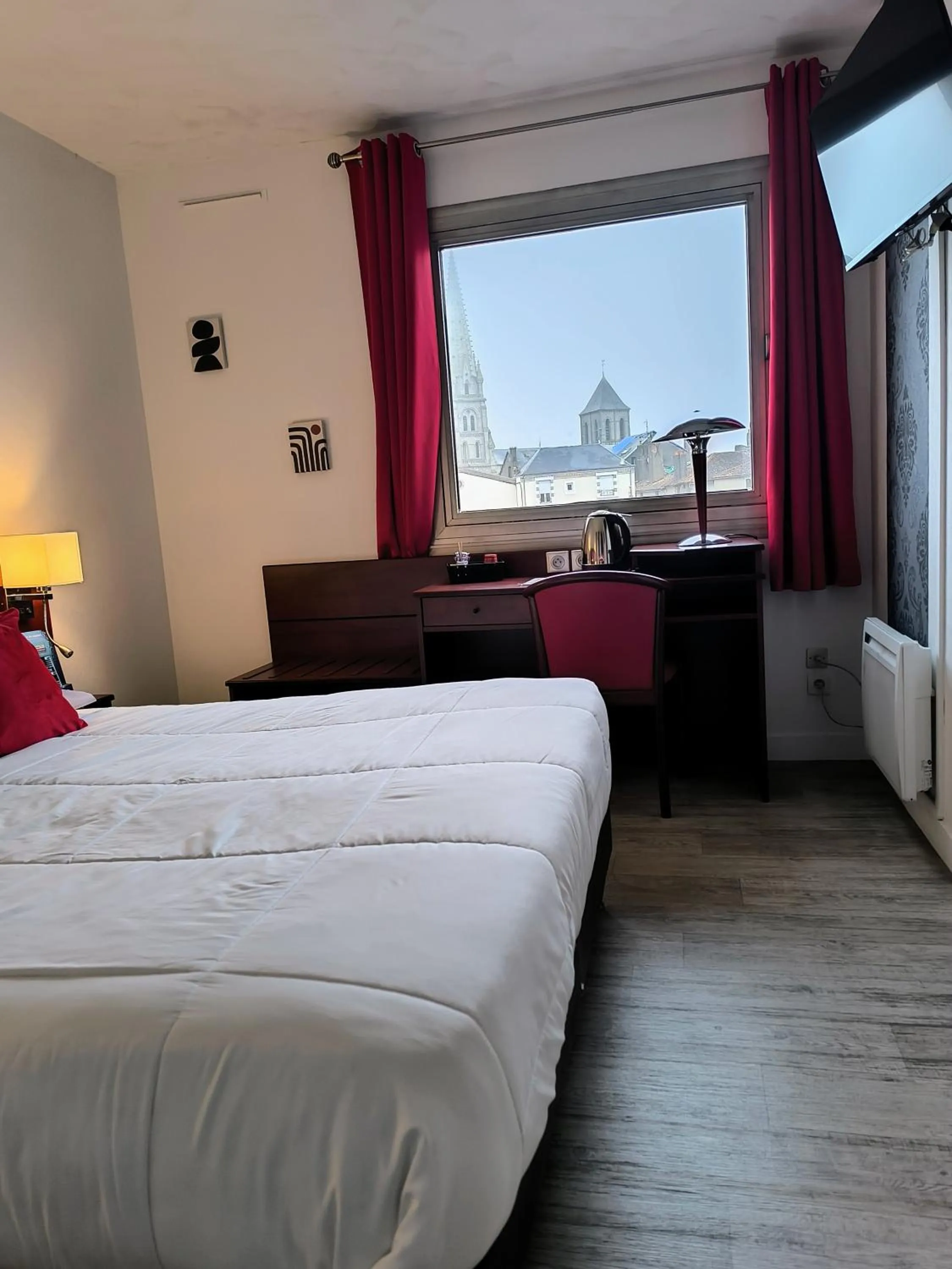 Bedroom, Bed in Hôtel Saint Jacques