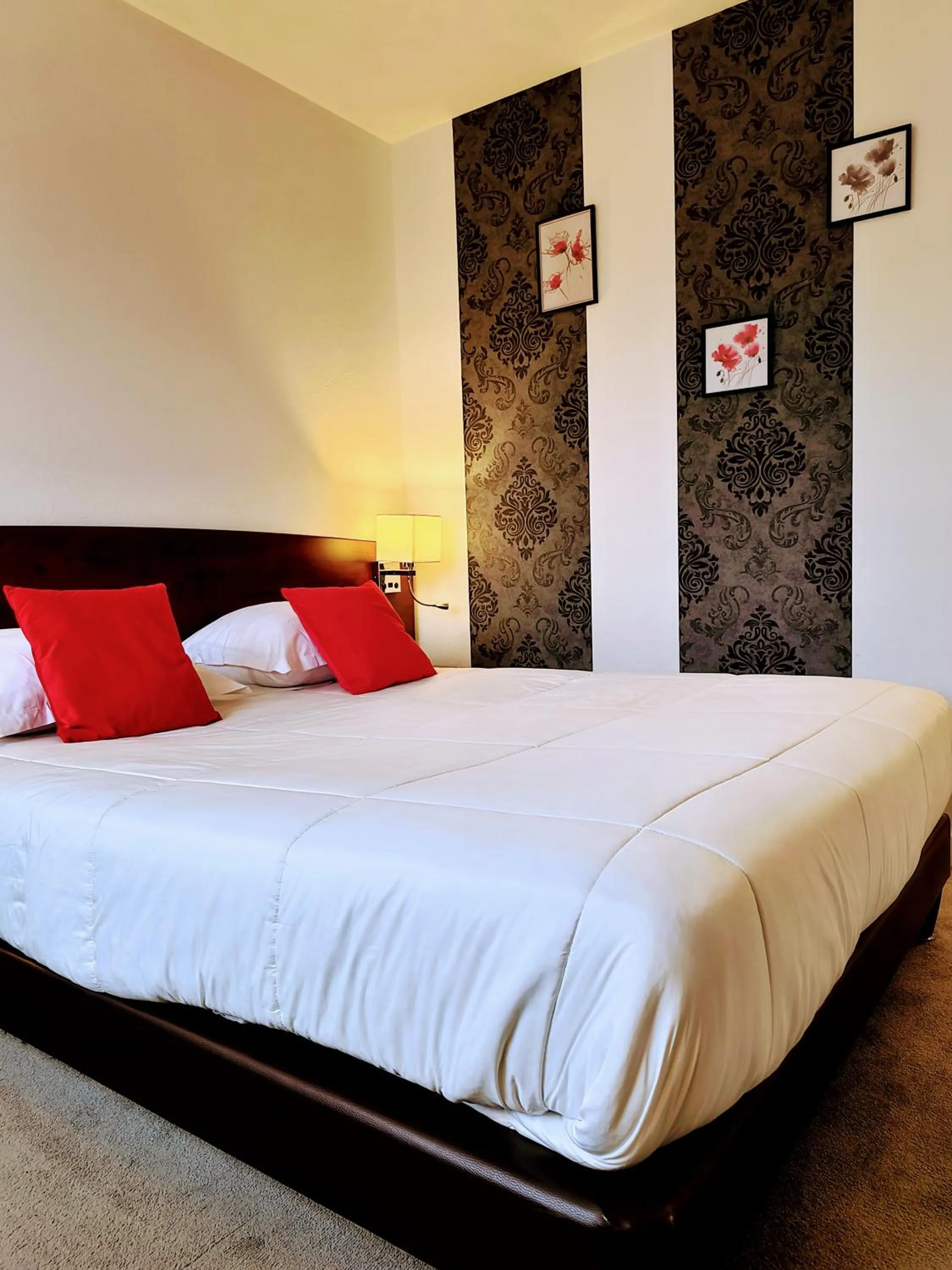 Bedroom, Bed in Hôtel Saint Jacques