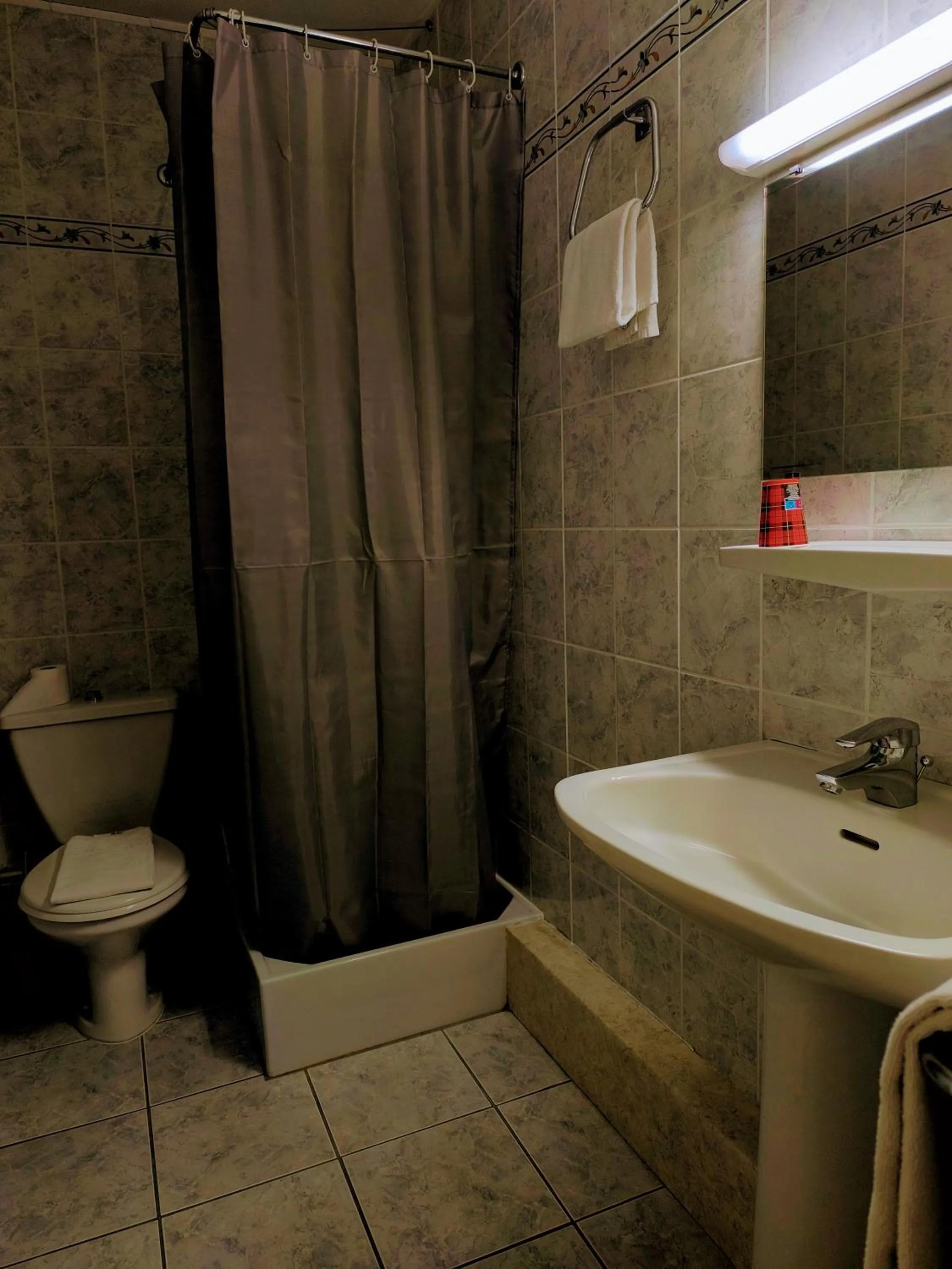 Bathroom in Hôtel Saint Jacques