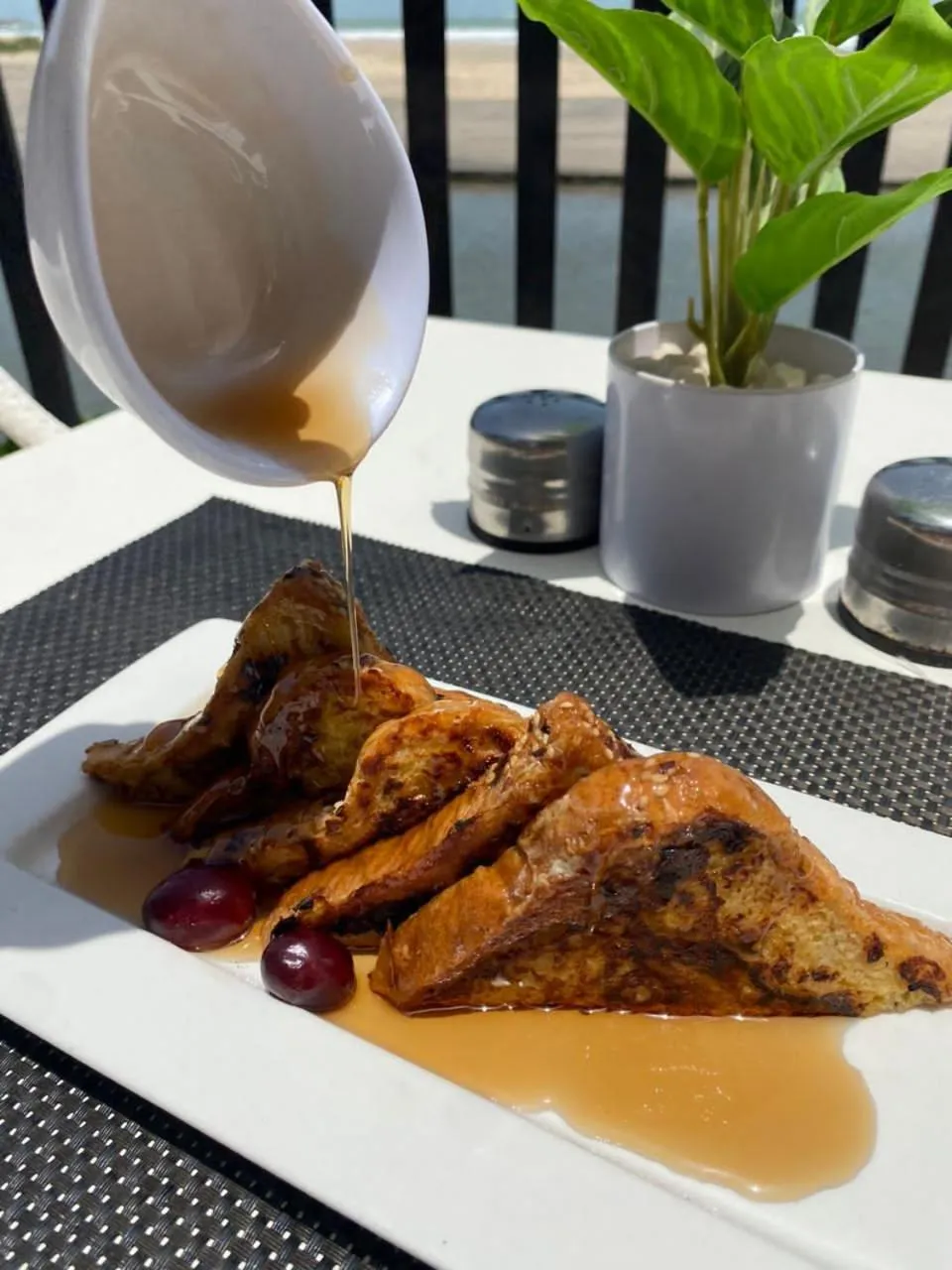 Food and drinks in Sunset Beach Hotel