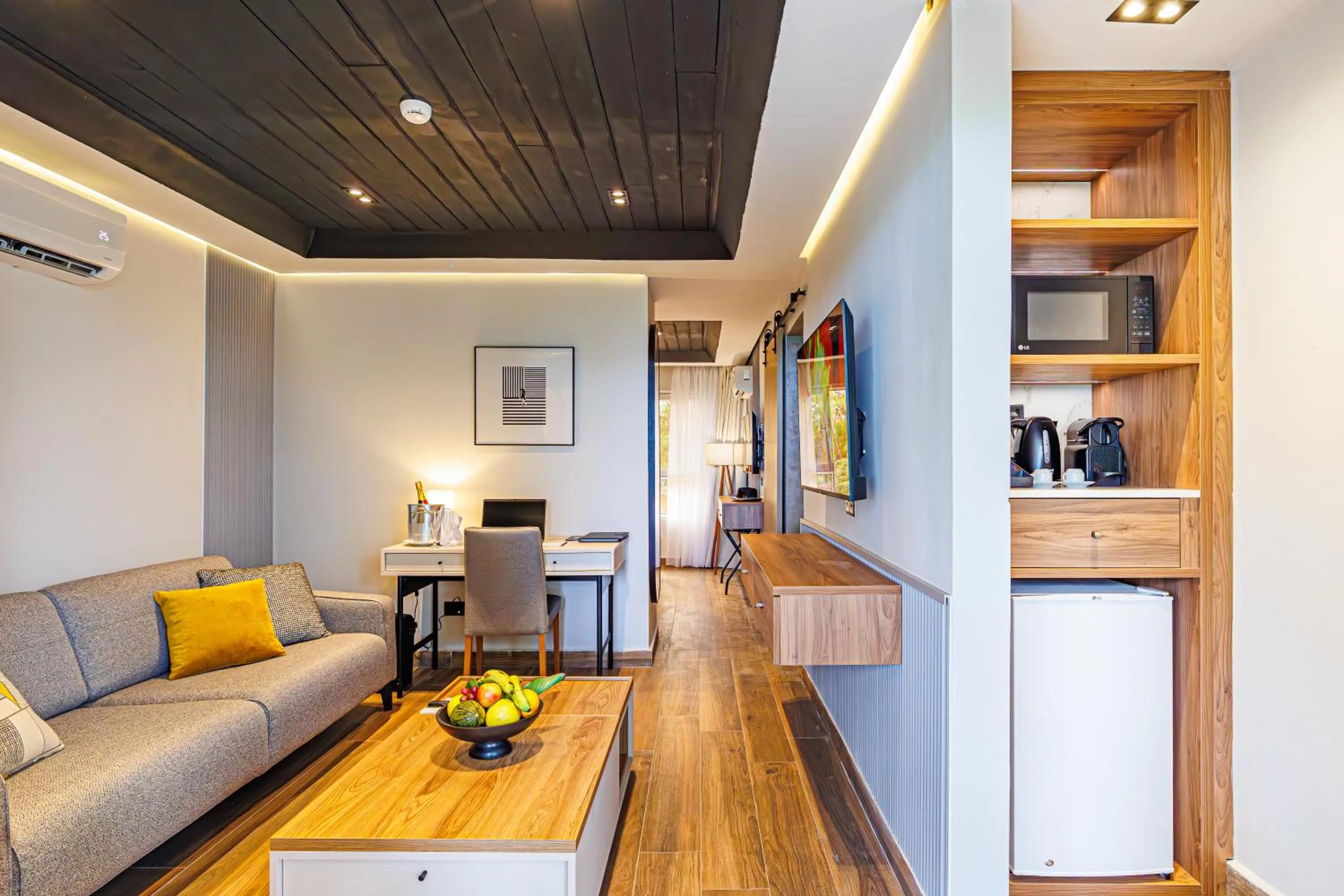 TV and multimedia in Sunset Beach Hotel