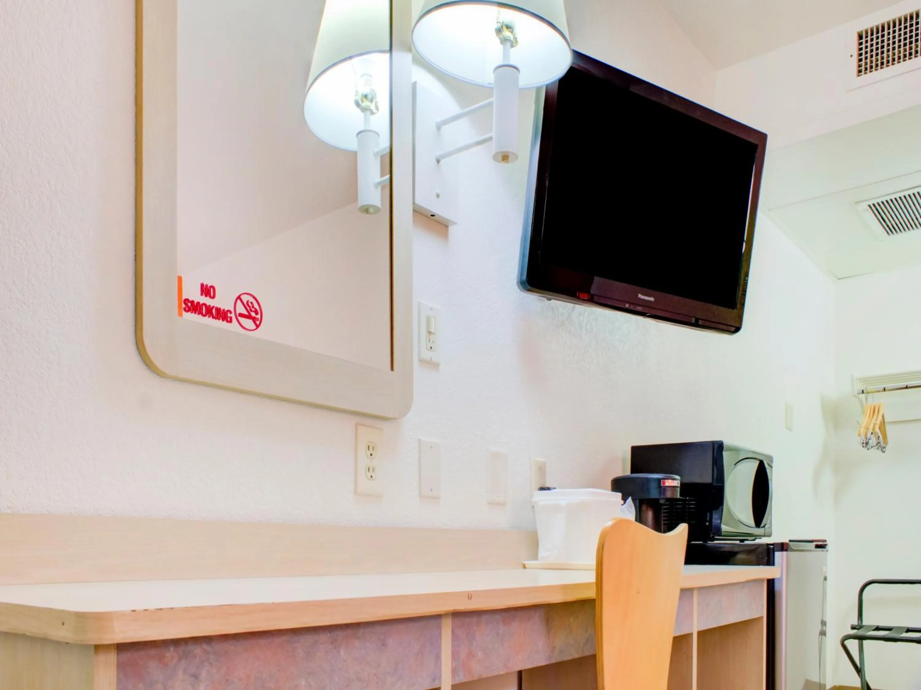 TV and multimedia in Travelodge by Wyndham Miles City