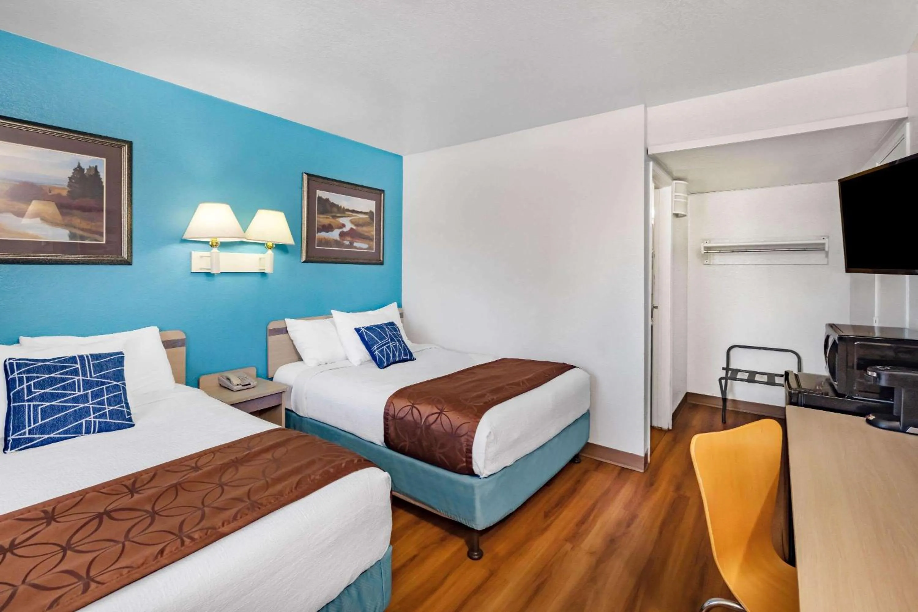 Photo of the whole room in Travelodge by Wyndham Miles City