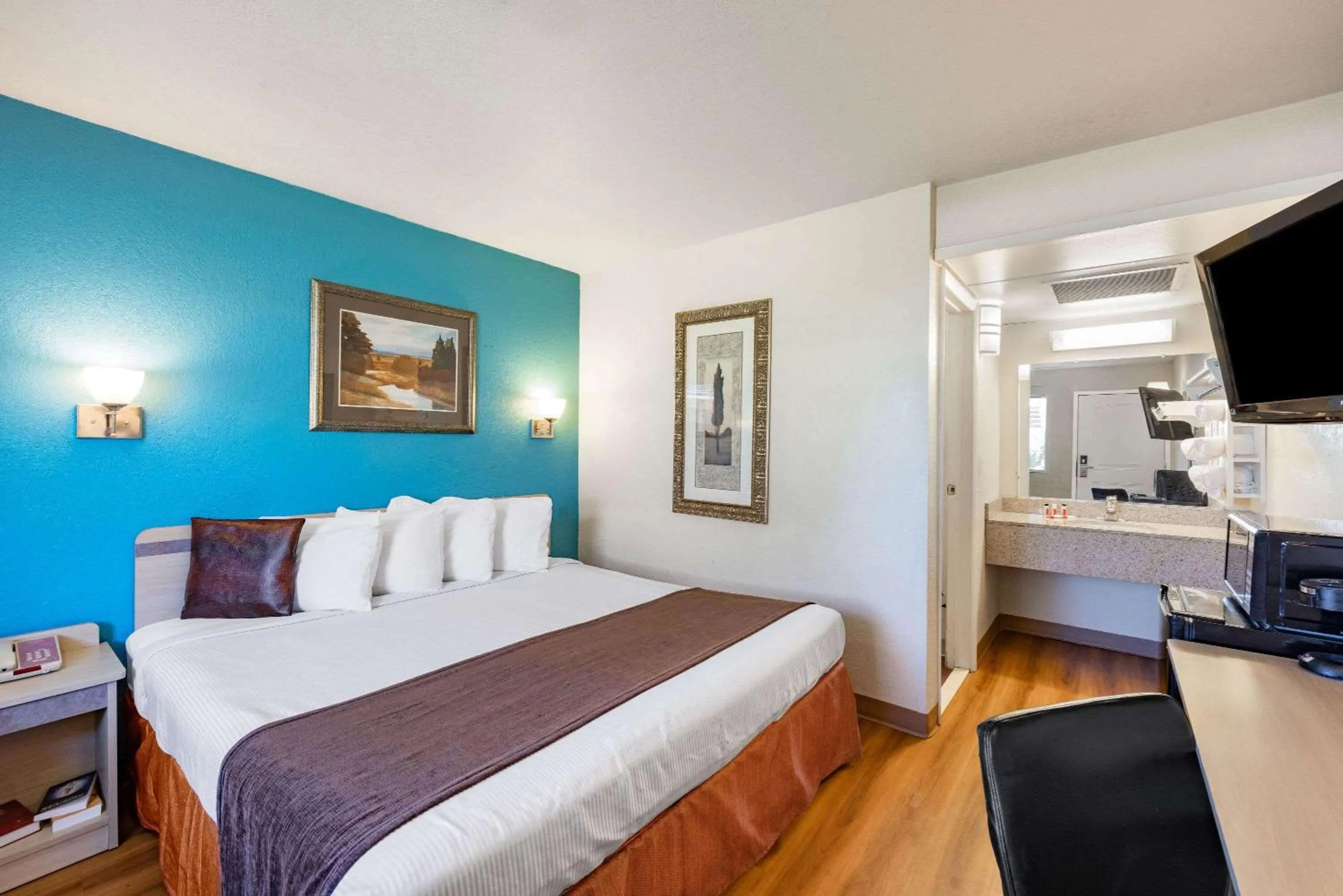 Photo of the whole room in Travelodge by Wyndham Miles City