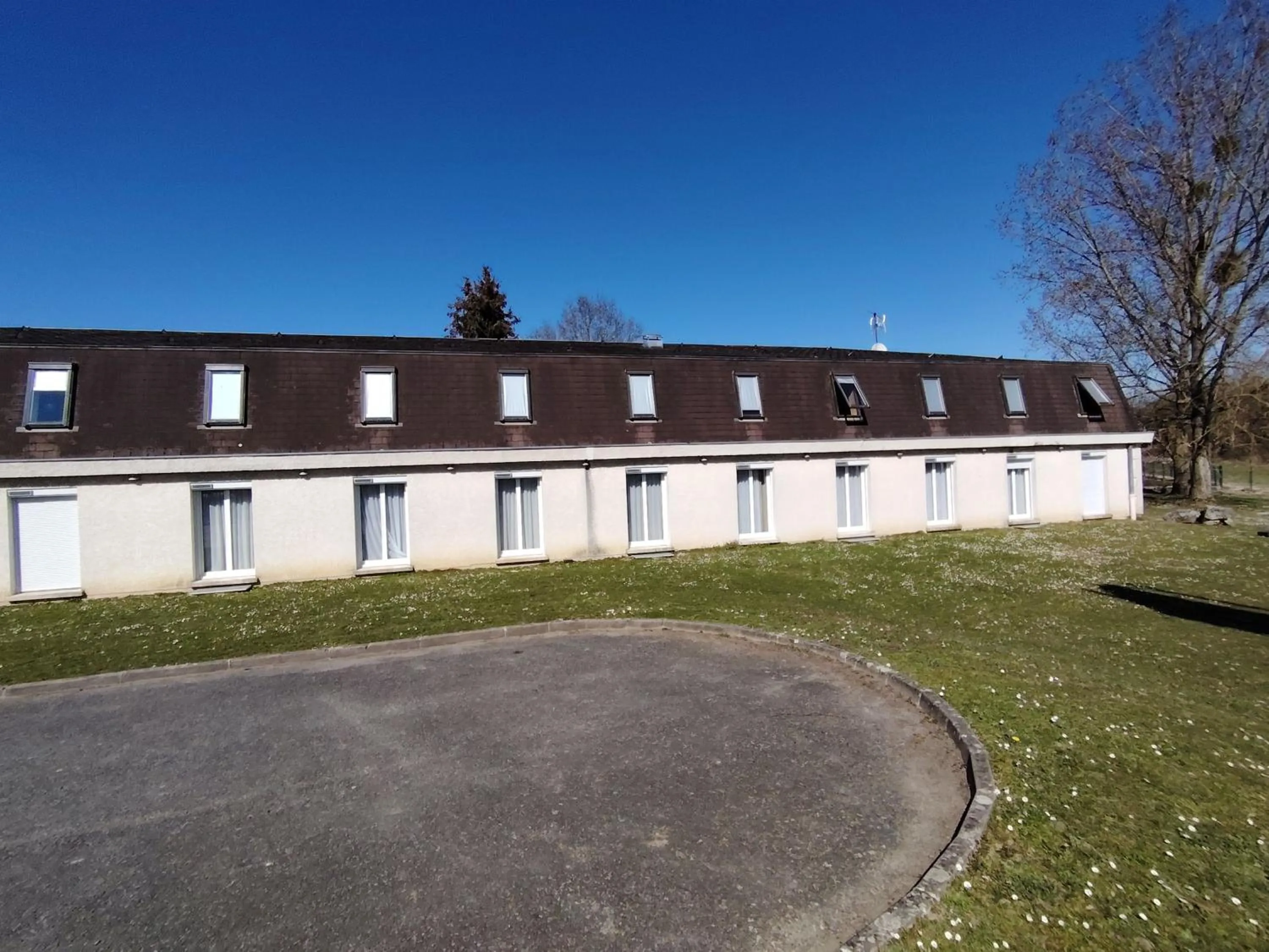 Property building in Kyriad Laon