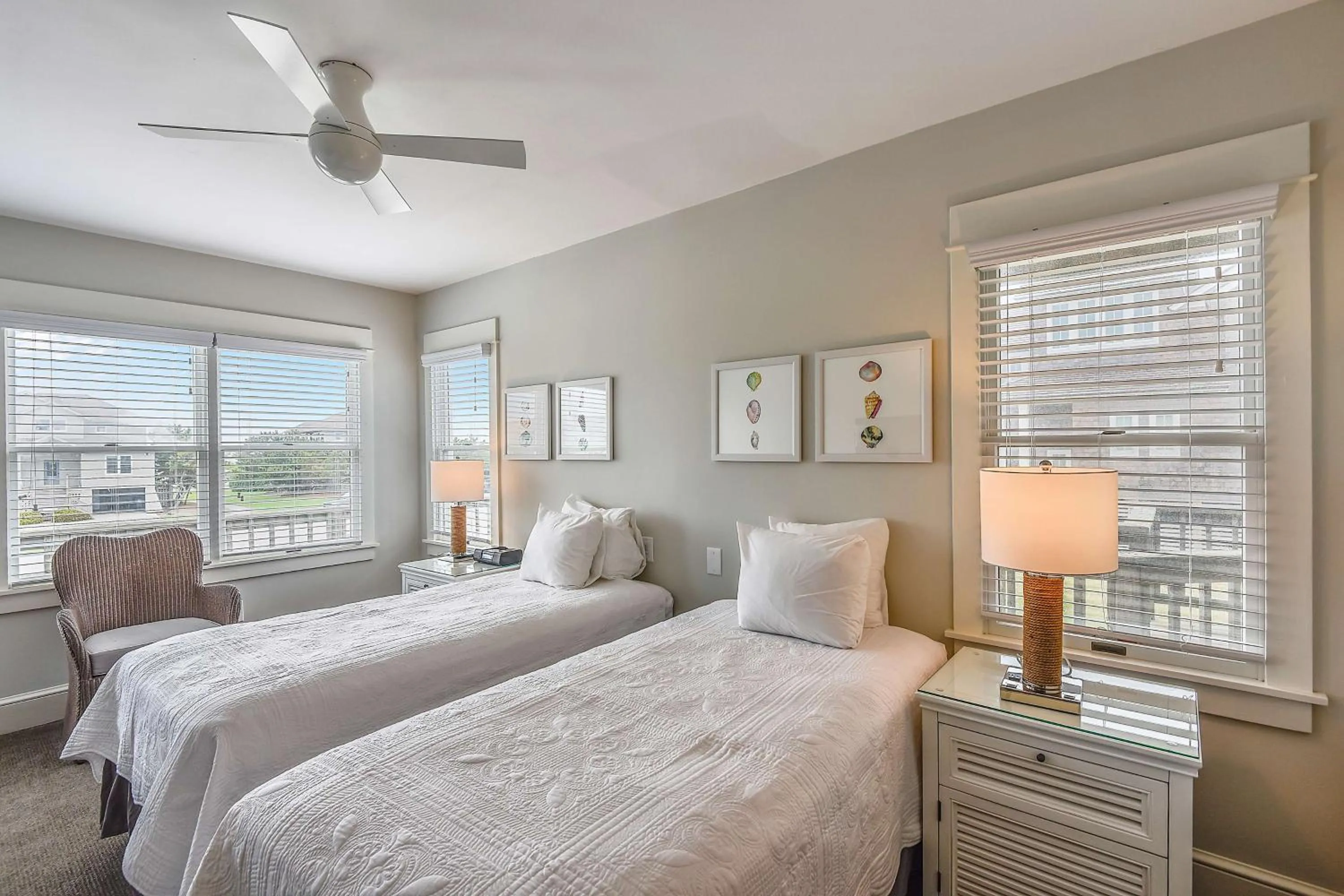 Photo of the whole room, Bed in The Sanderling