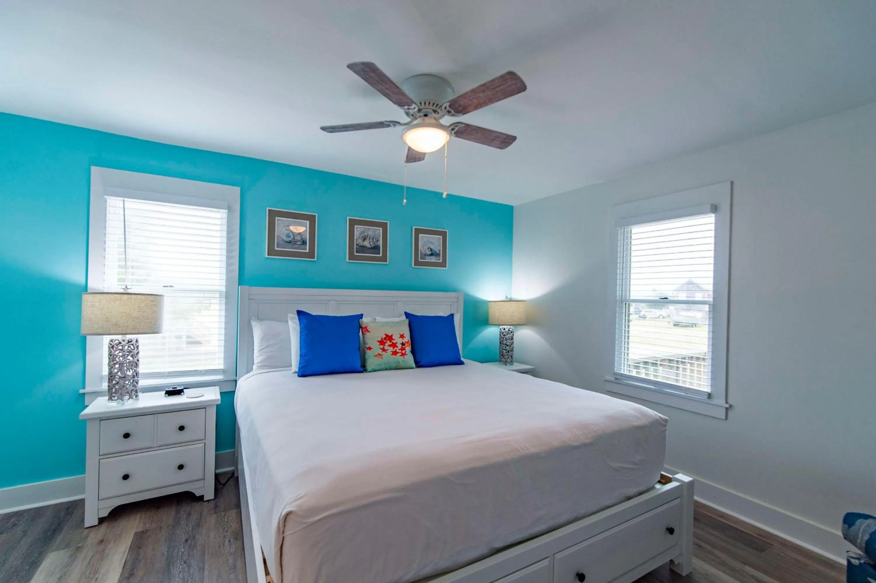 Bedroom, Bed in The Sanderling