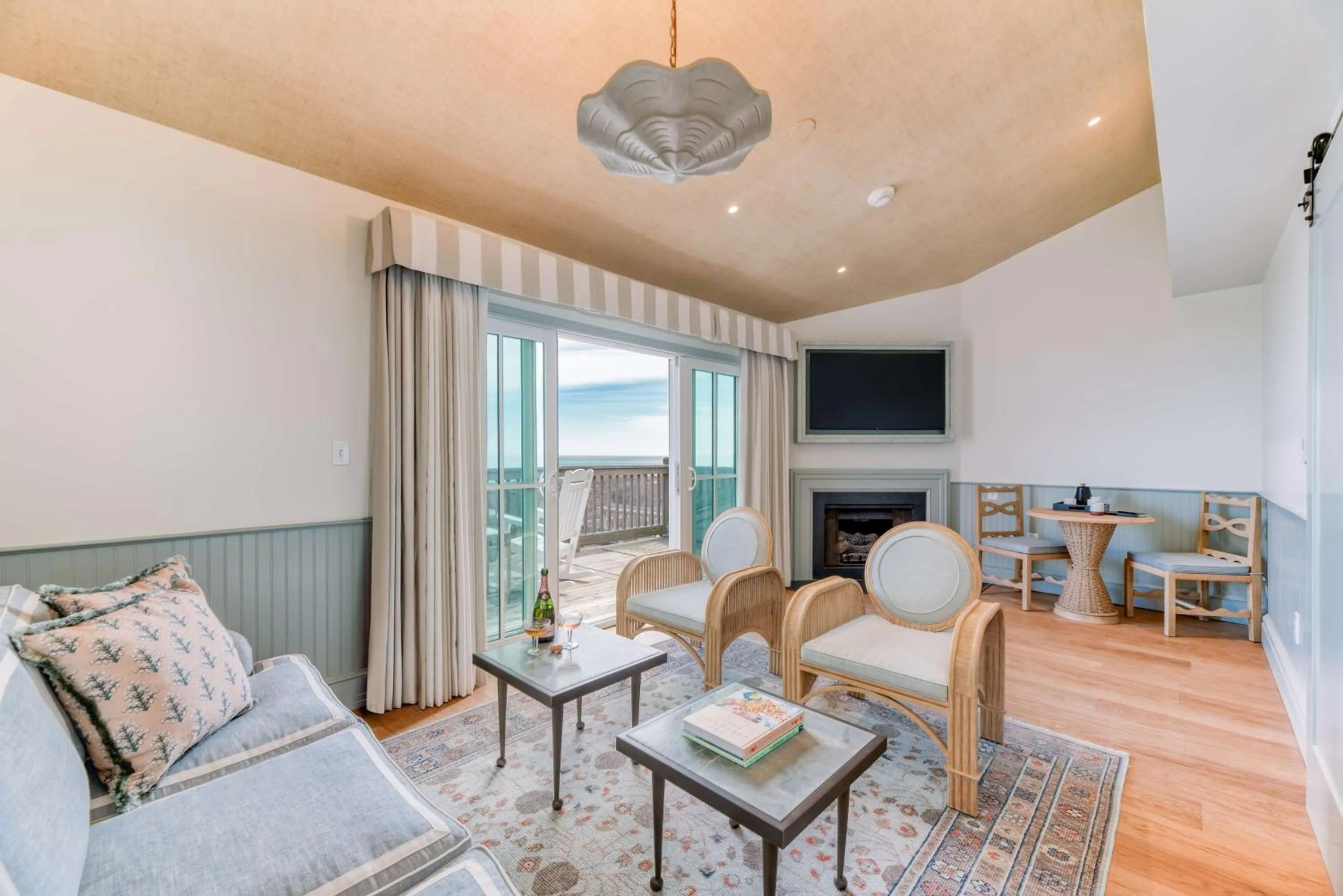 Photo of the whole room in The Sanderling