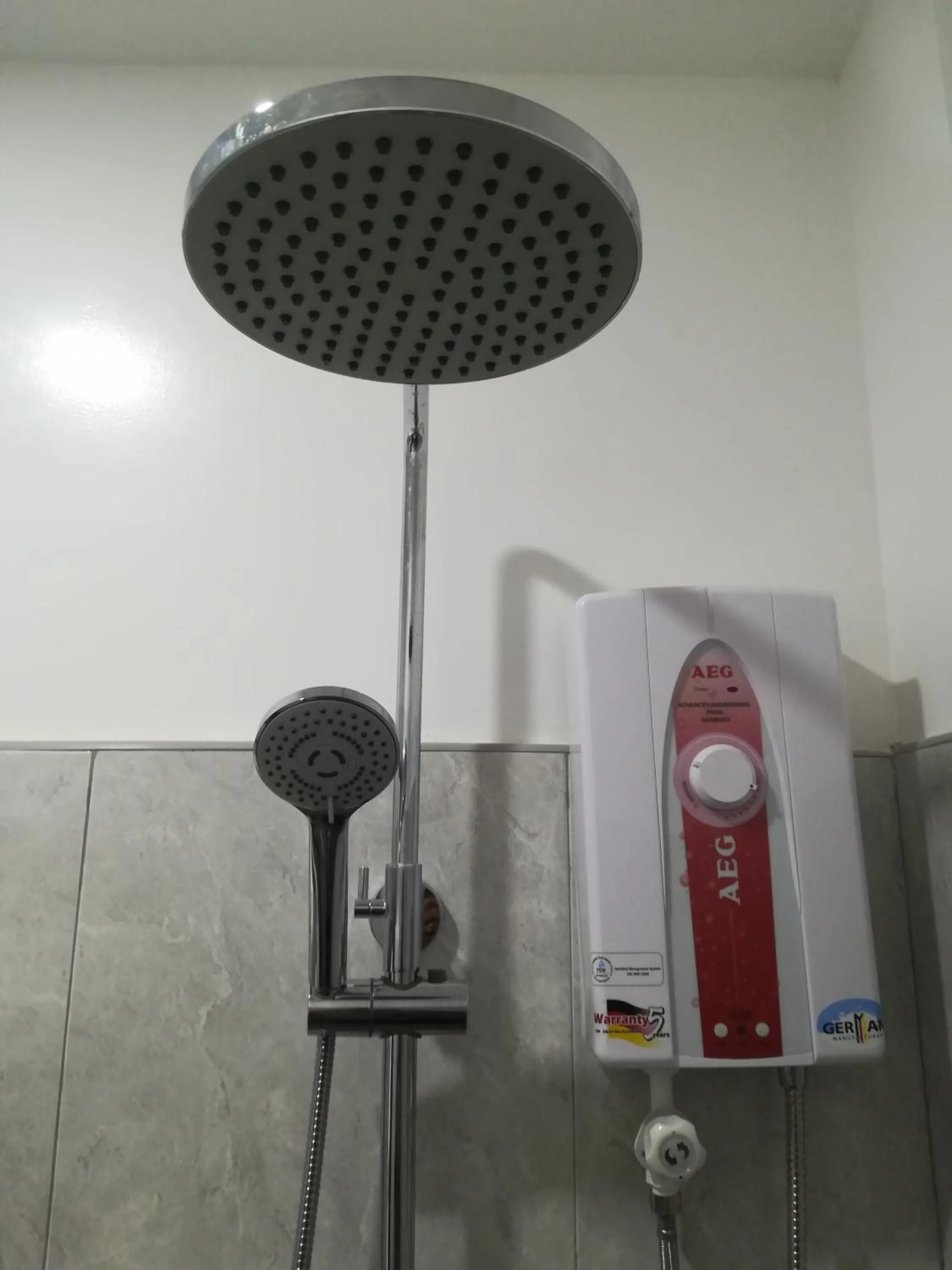 Shower in Christelle Inn