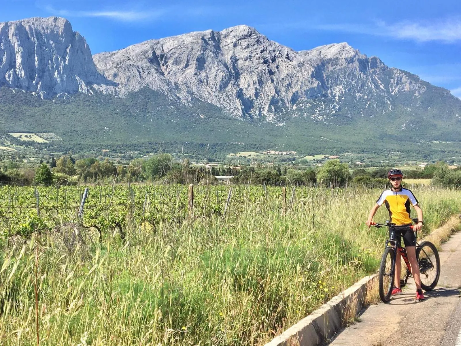 Hiking in CAV Mameli