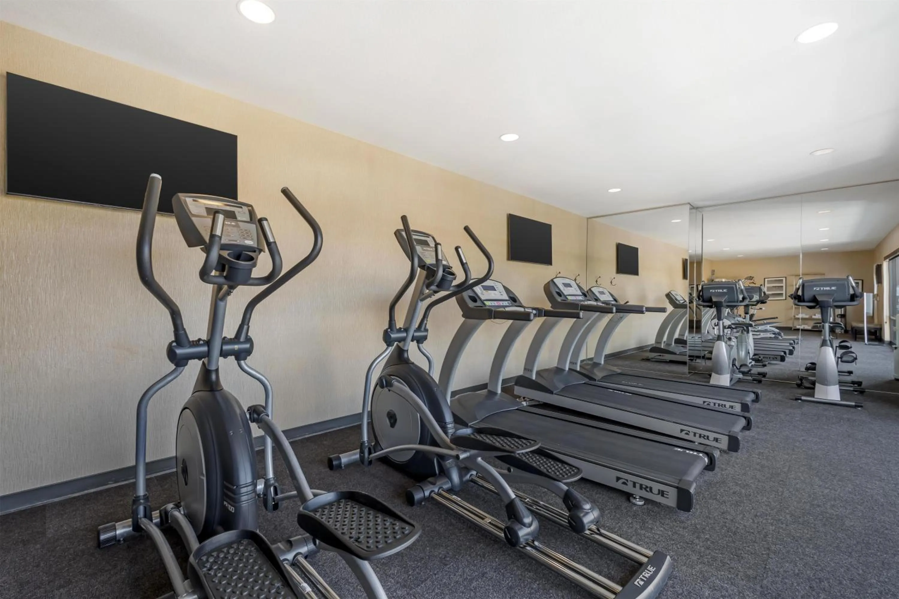 Fitness centre/facilities in Best Western Plus Anaheim Inn