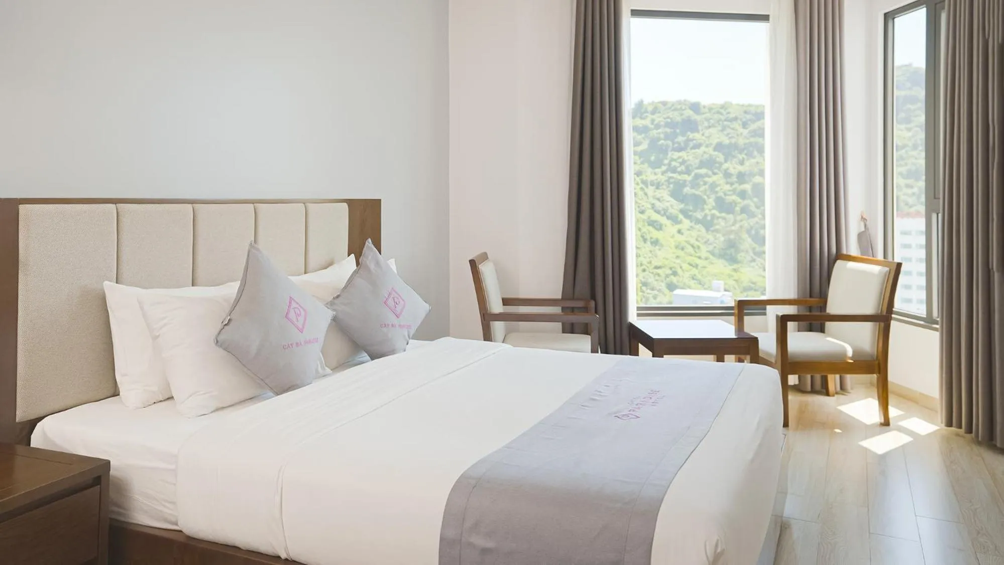 Bed in Cat Ba Paradise Hotel - Sky Bar & Massage