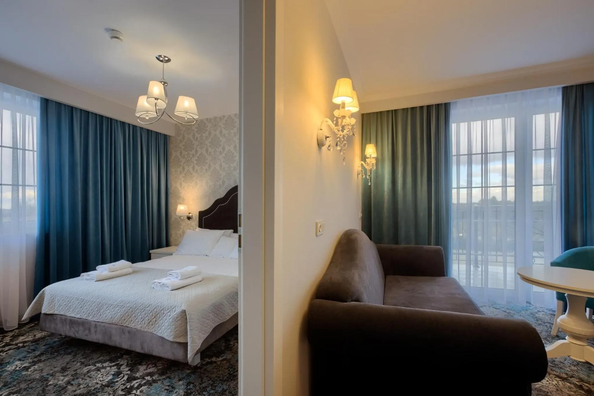 Living room, Bed in Hotel Lord