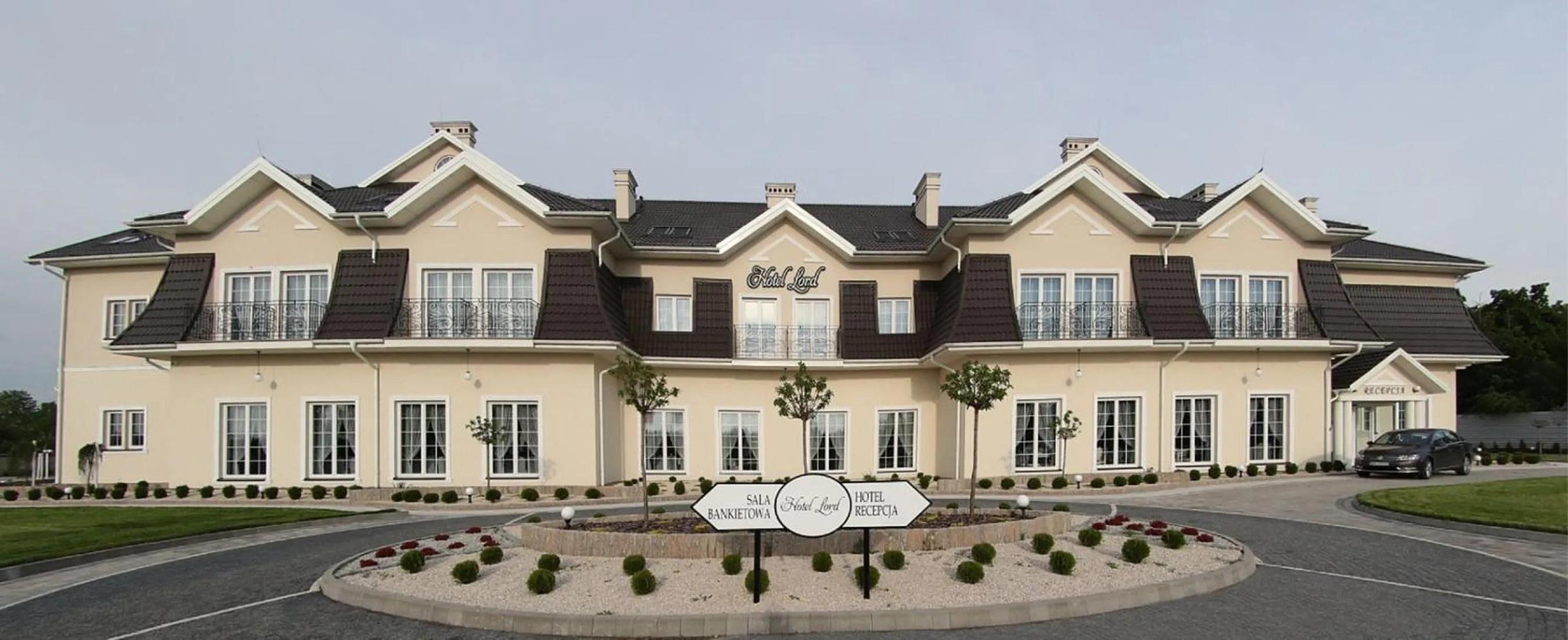 Property building in Hotel Lord