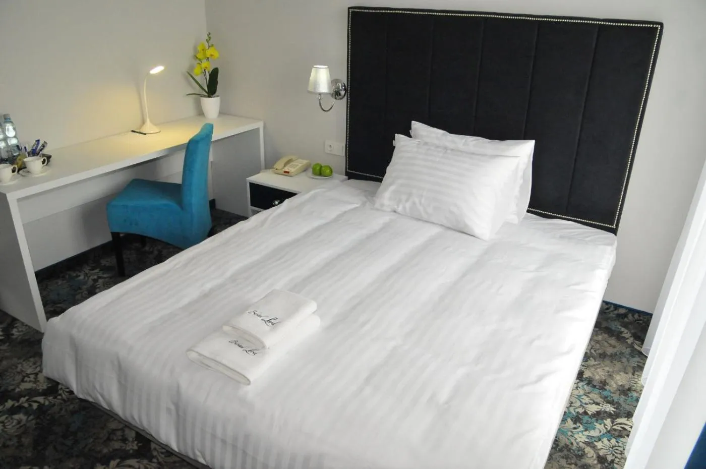 Photo of the whole room, Bed in Hotel Lord